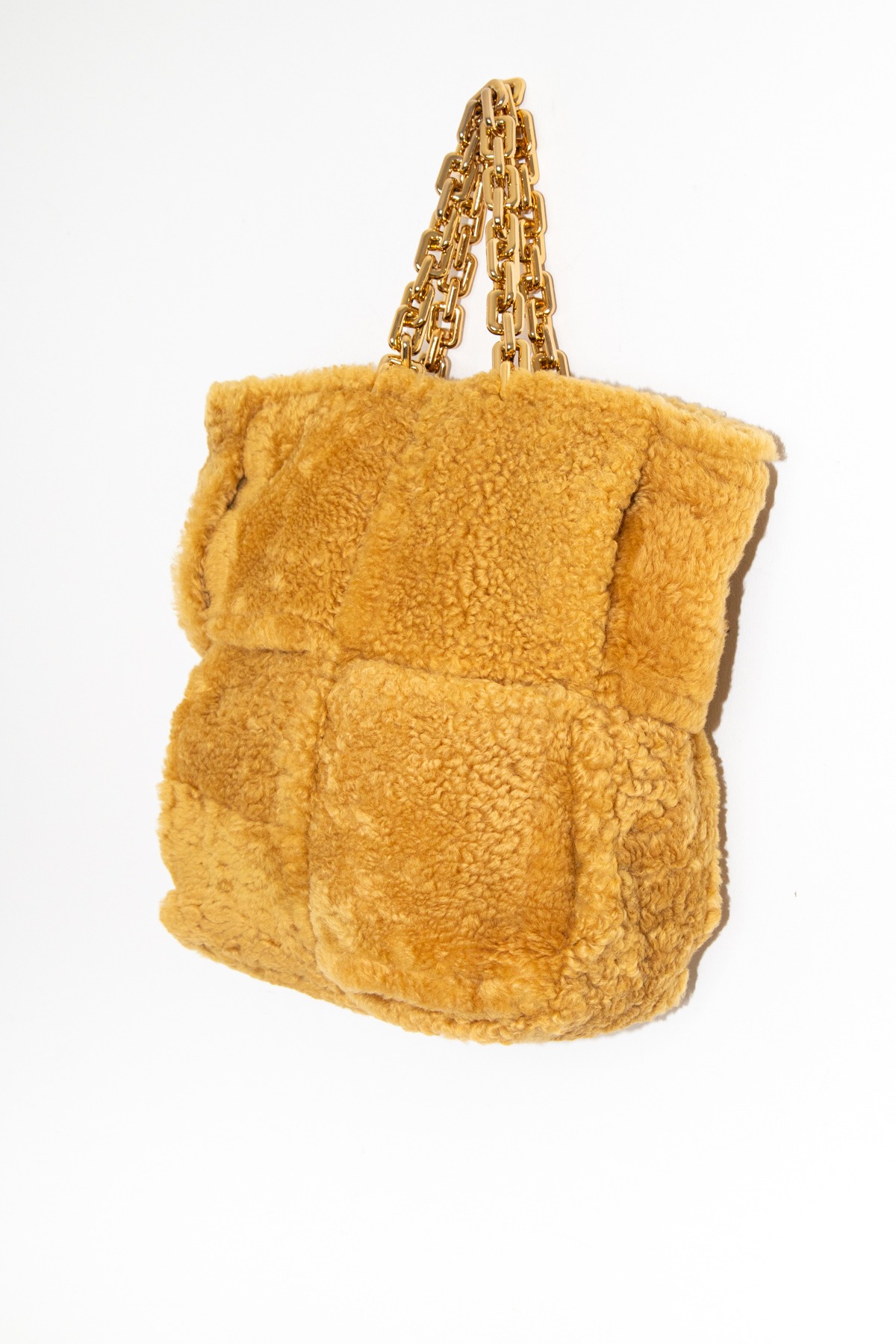 Bottega Veneta "The Chain Tote Bag" in Gelb und Gold