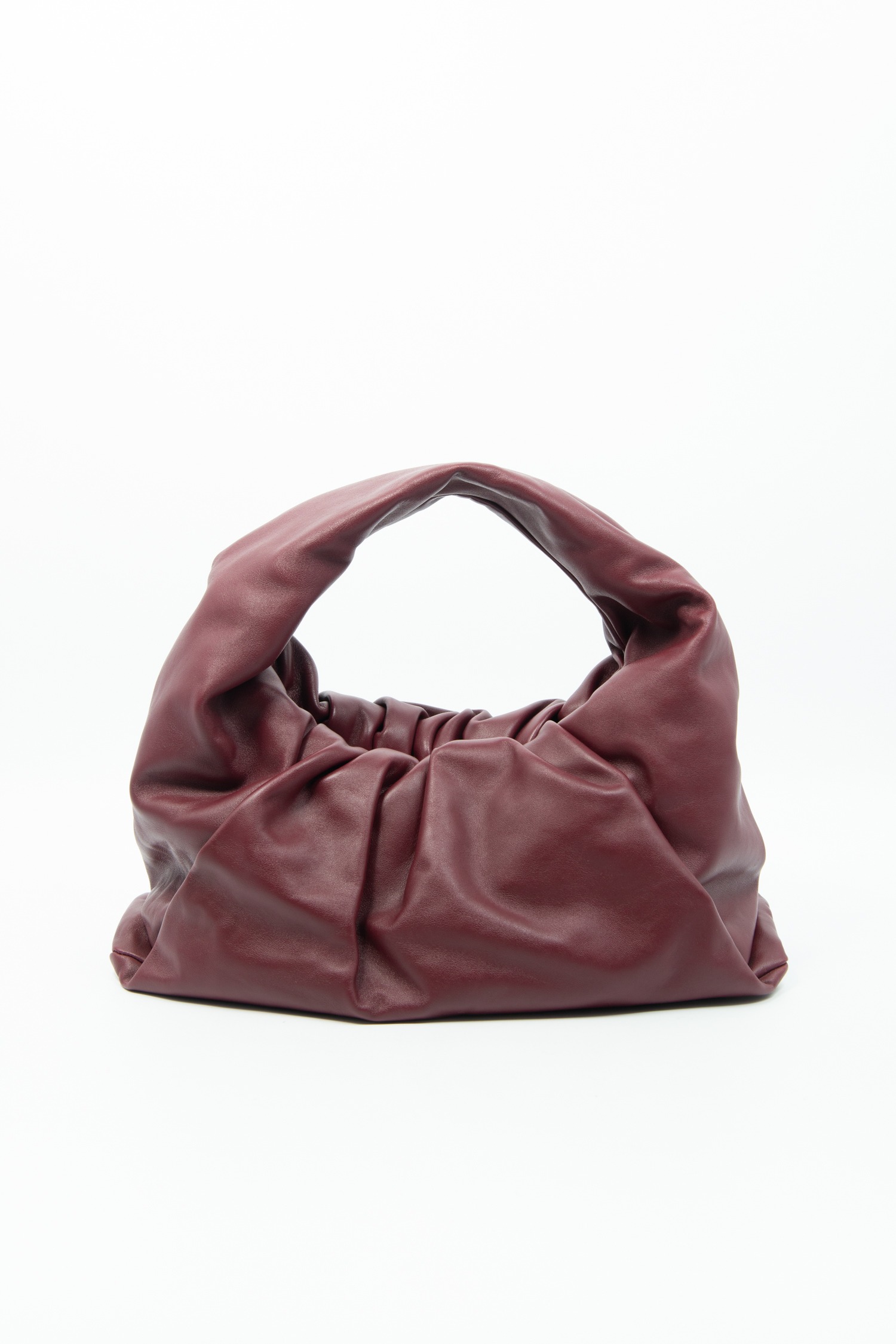 Bottega Veneta "The Shoulder Pouch" Handtasche in Bordeaux