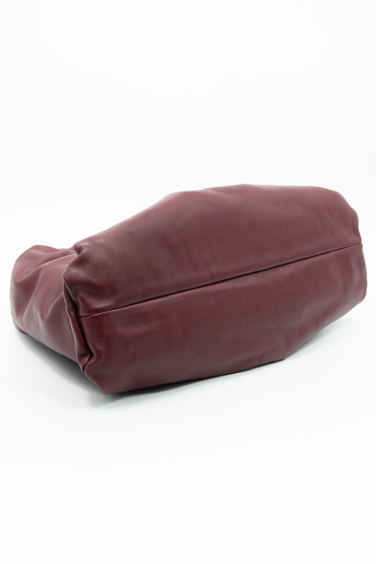 Bottega Veneta "The Shoulder Pouch" Handtasche in Bordeaux