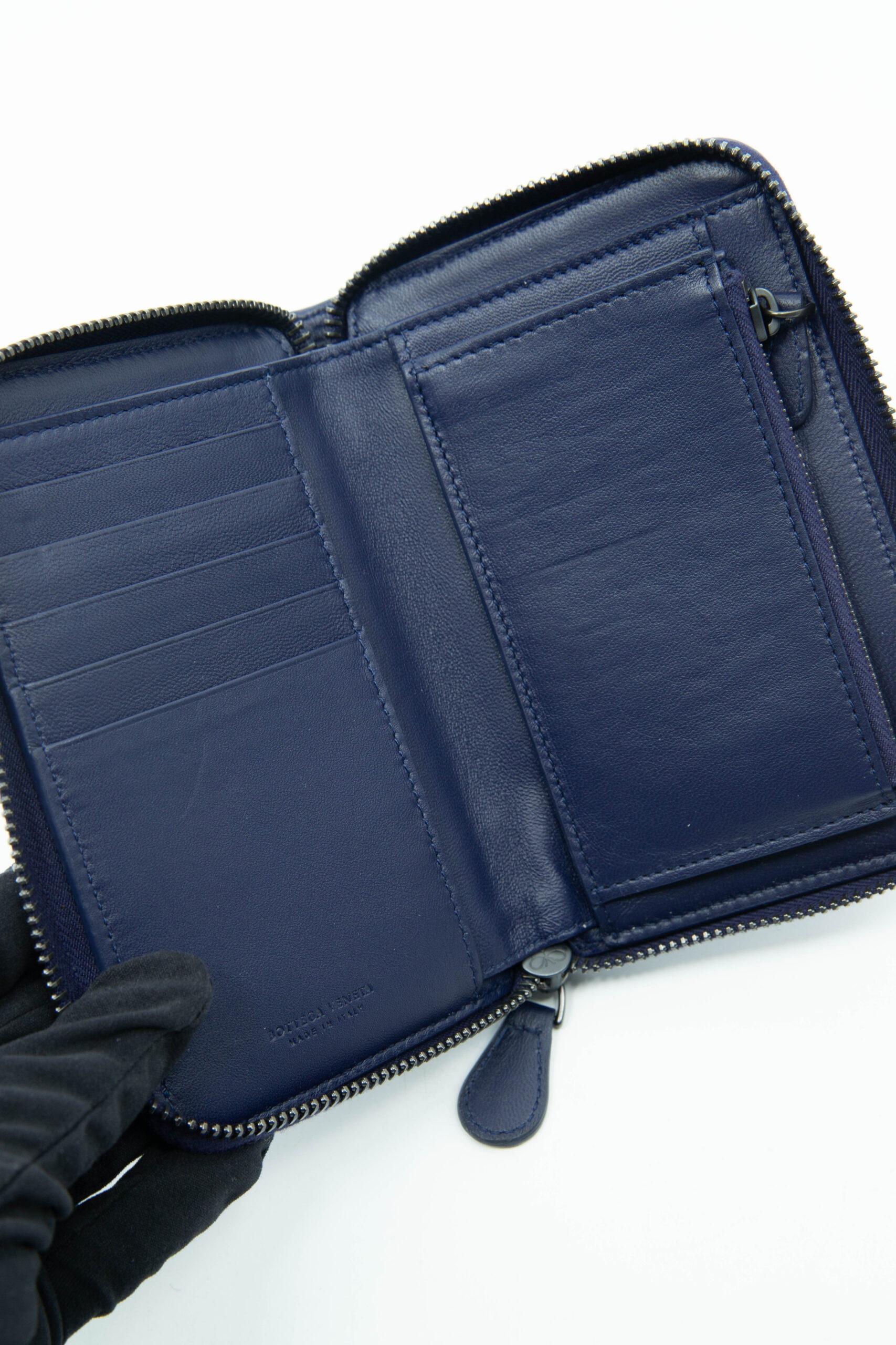 Bottega Veneta "Intrecciato Zip-Around" Portemonnaie in Dunkelblau