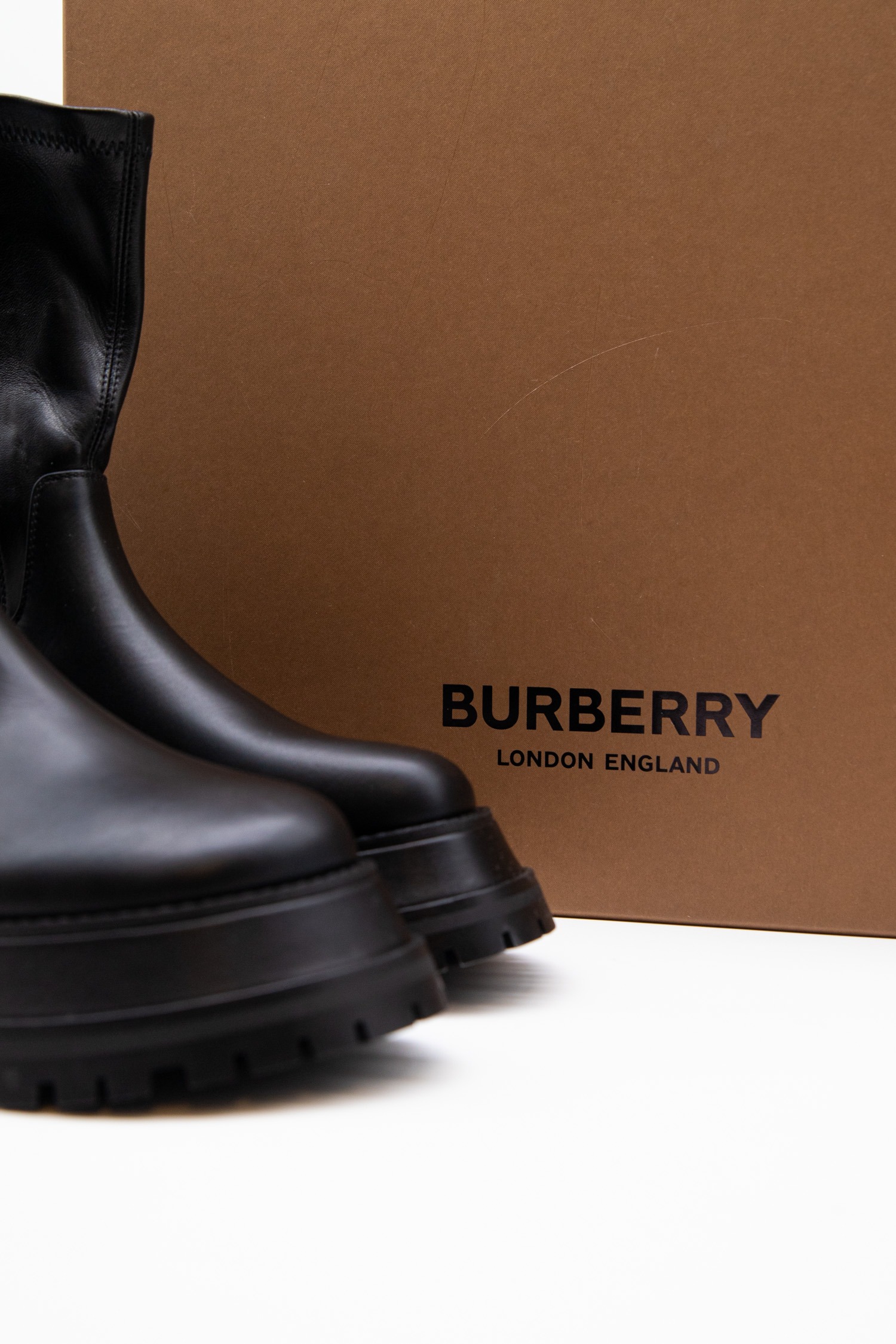 Burberrry Ankle Boot mit engem Schaft in Schwarz