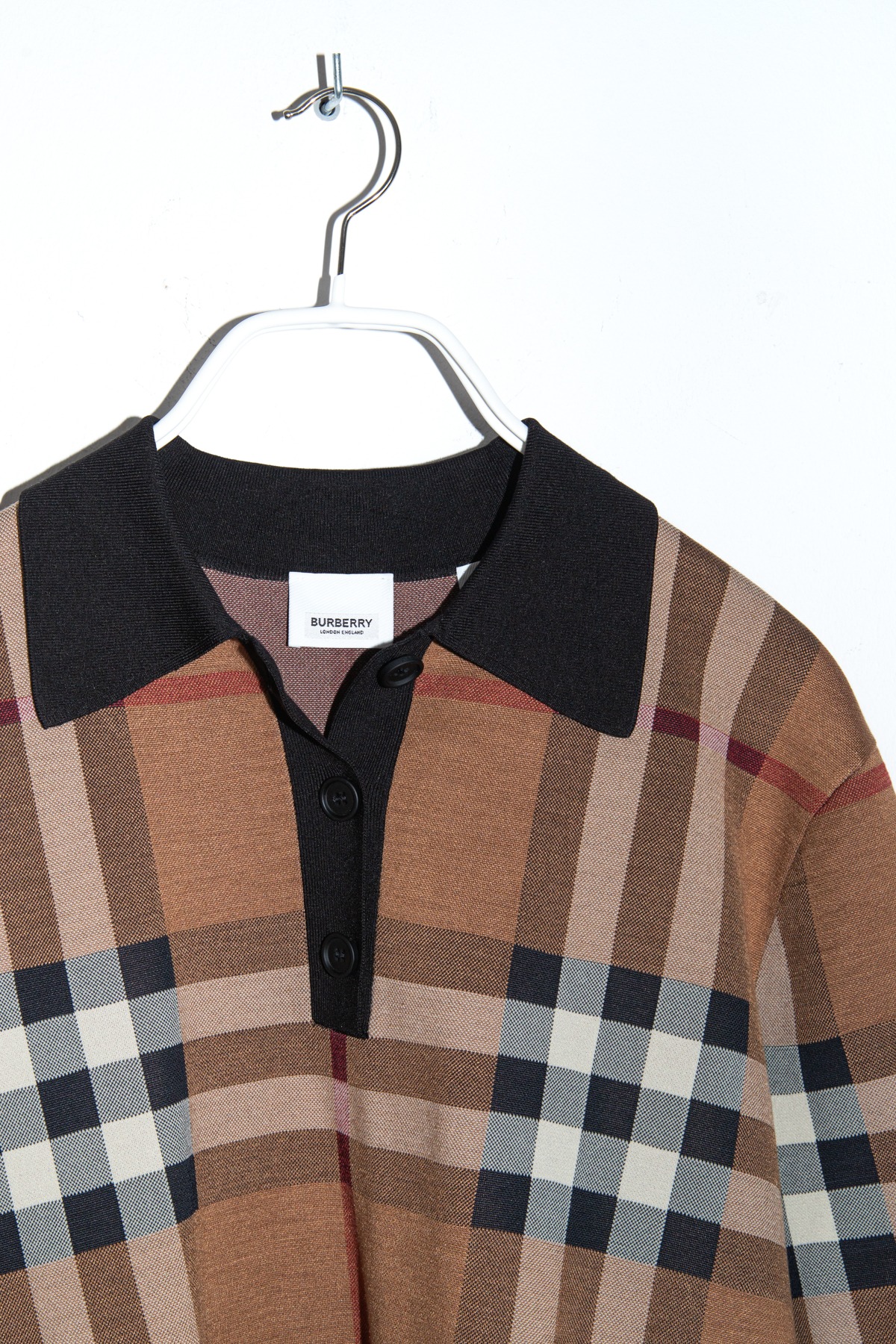 Burberry "Kacie" Poloshirt mit Karomuster in Beige und Schwarz