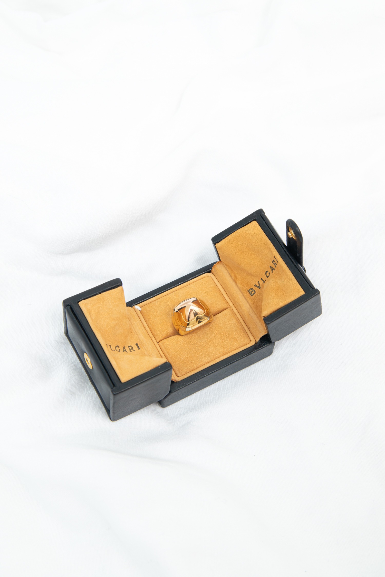 Bvlgari "Pyramid" Ring 750 Karat Gold
