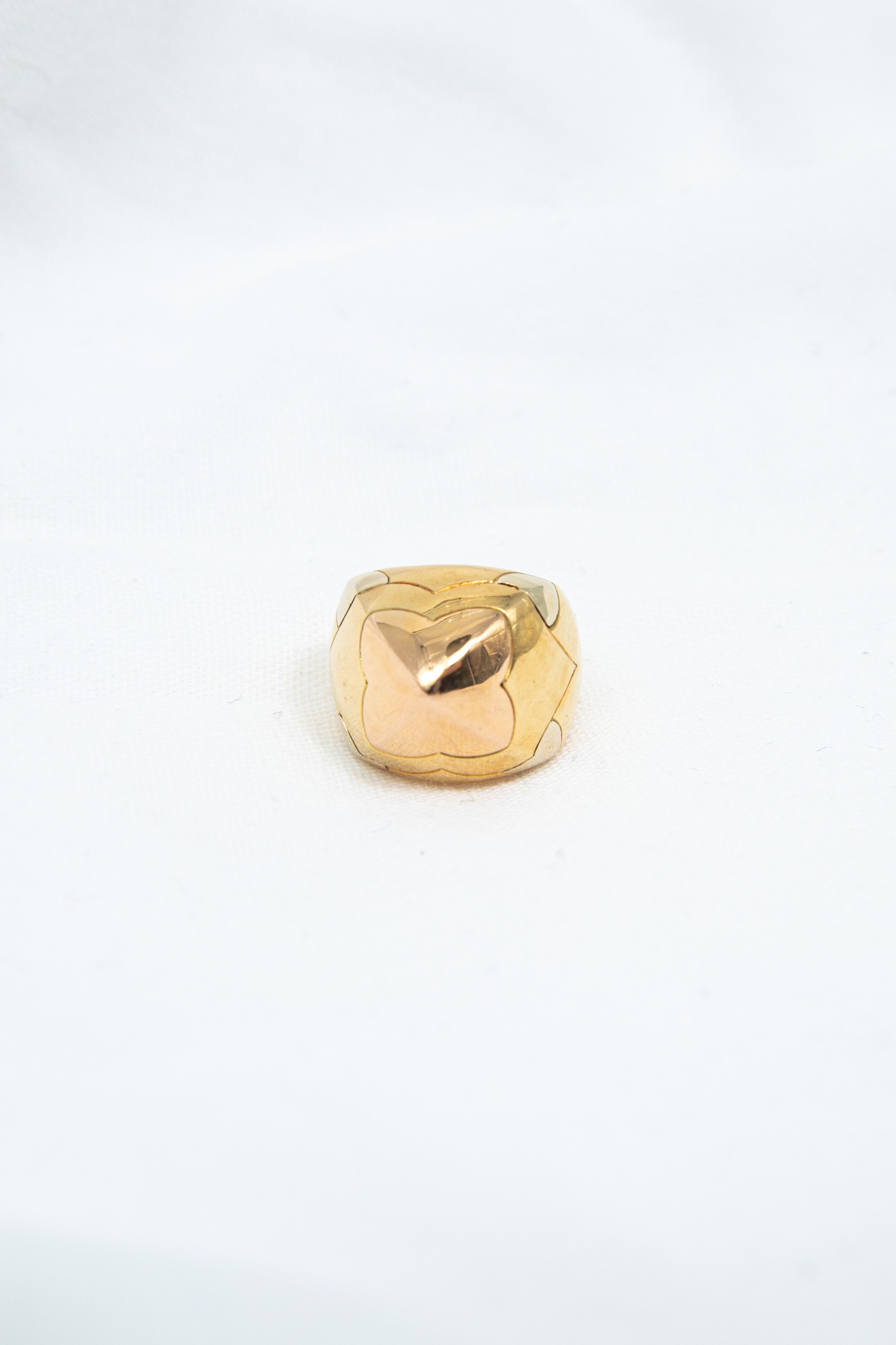 Bvlgari "Pyramid" Ring 750 Karat Gold