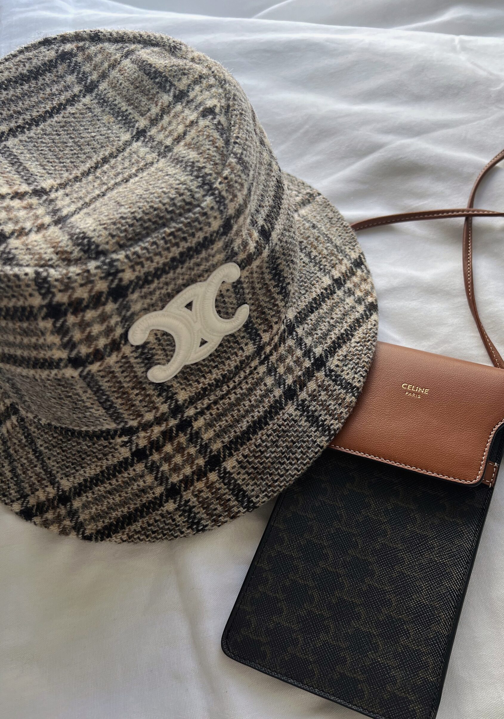 Thumbnail of http://Celine%20Bucket%20Hat%20kariert%20in%20Braun%20und%20Beige