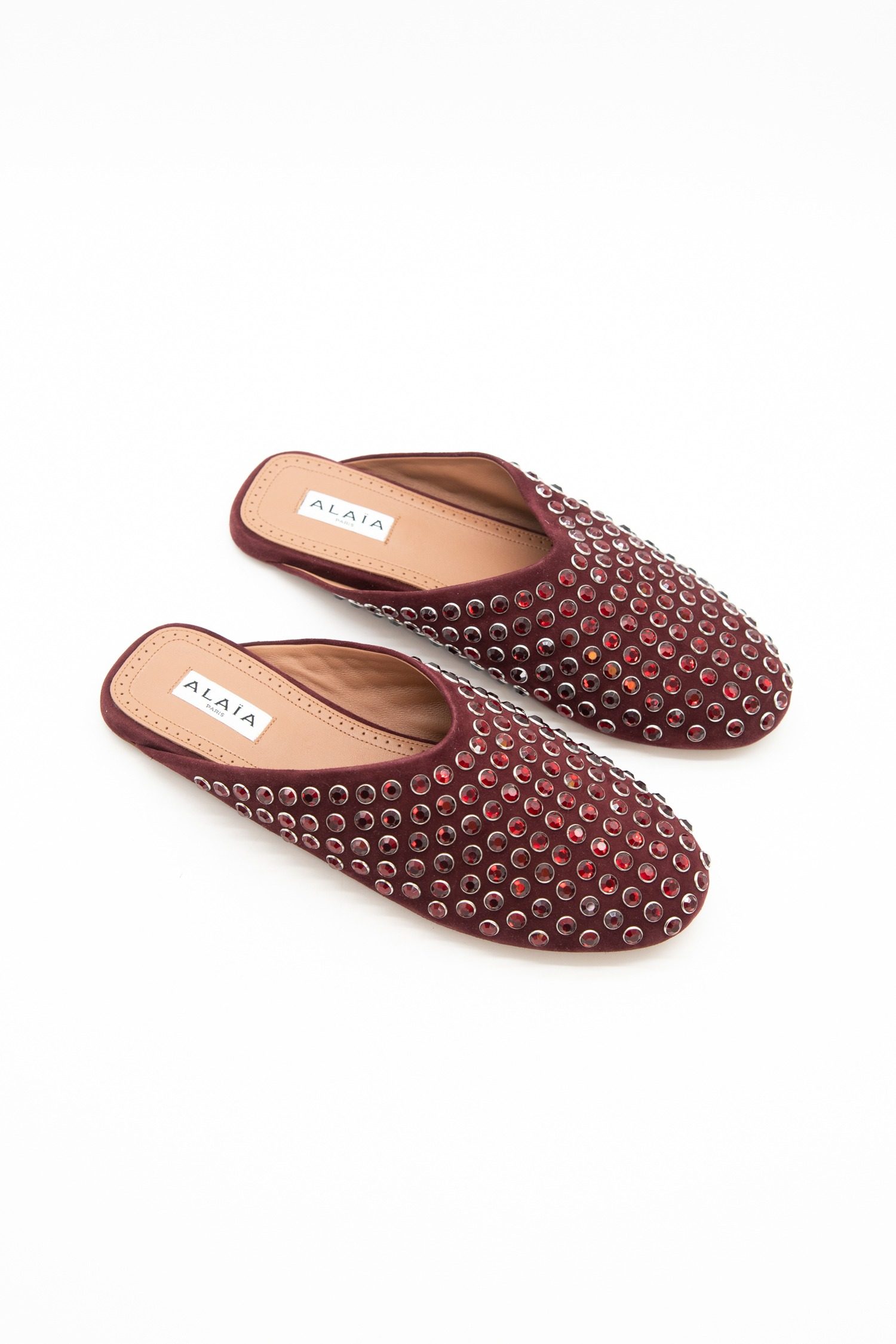 Thumbnail of http://Alaïa%20Pantoletten%20mit%20Strasssteinen%20in%20Bordeaux%20und%20Rot
