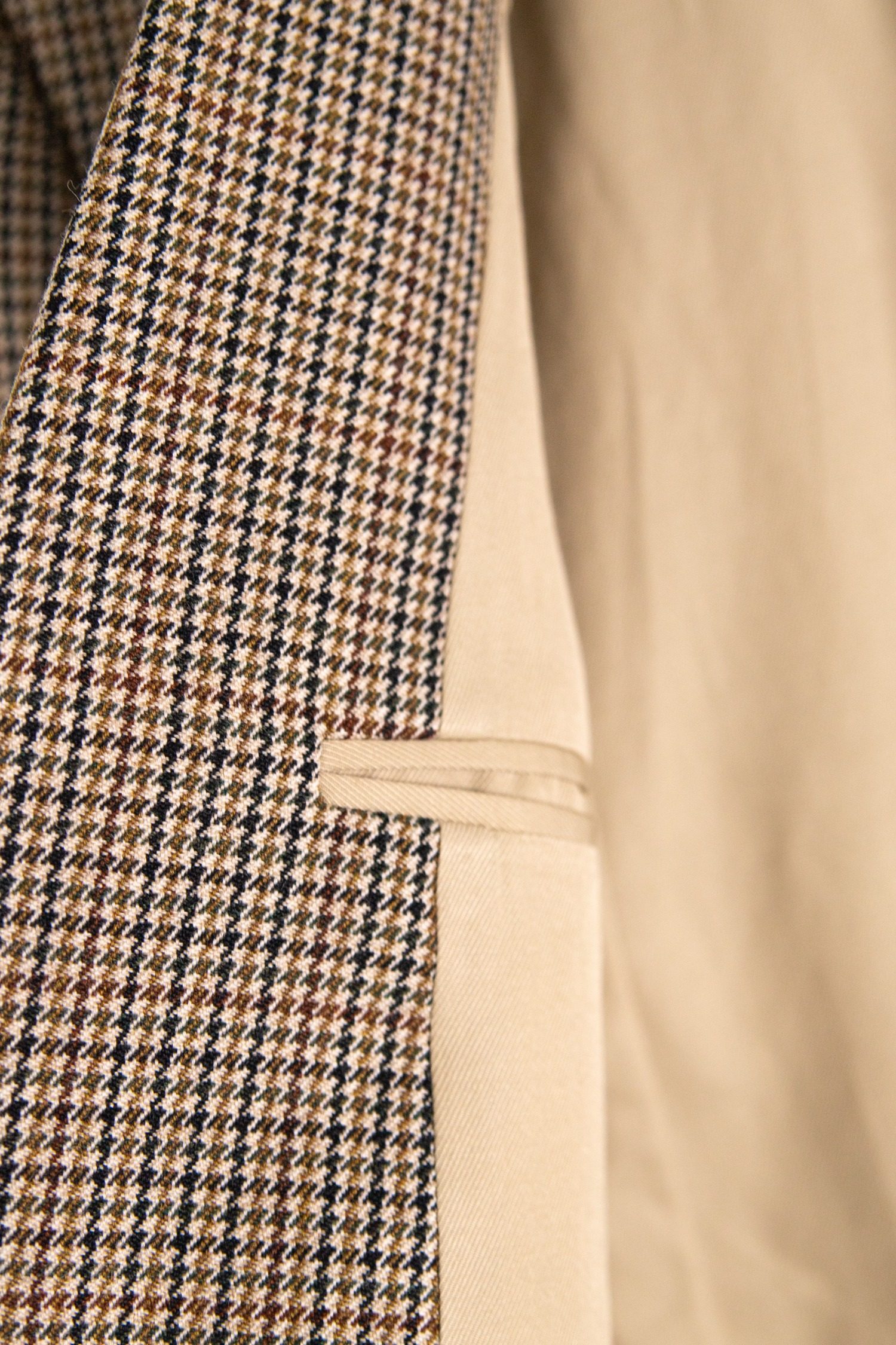 Thumbnail of http://Ami%20Paris%20Oversized%20Blazer%20mit%20Hahnentrittmuster%20in%20Beige