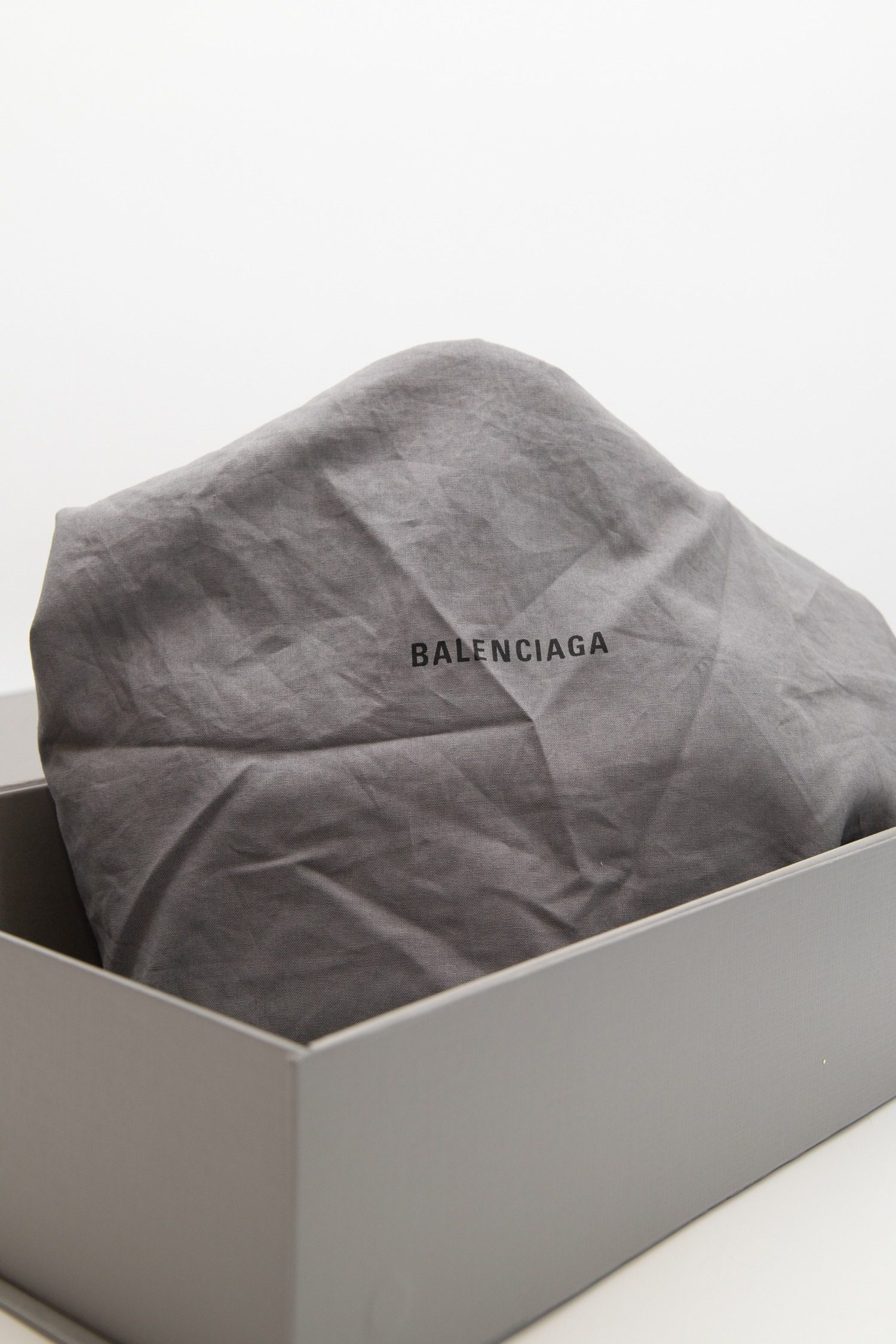 Thumbnail of http://Balenciaga%20Hourglass%20Small%20Umhängetasche%20aus%20Leder