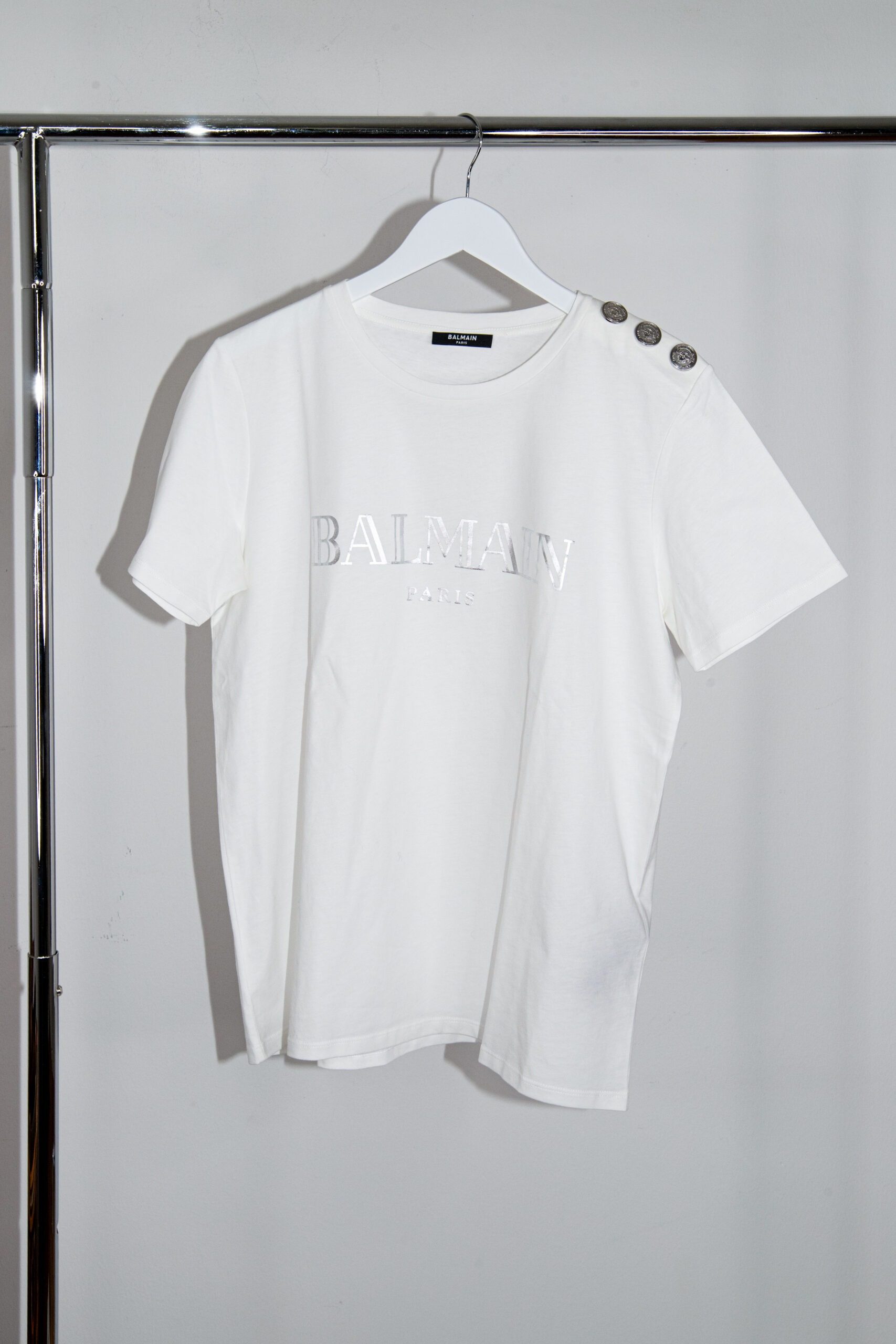 Balmain T-Shirt in Weiß und Silber