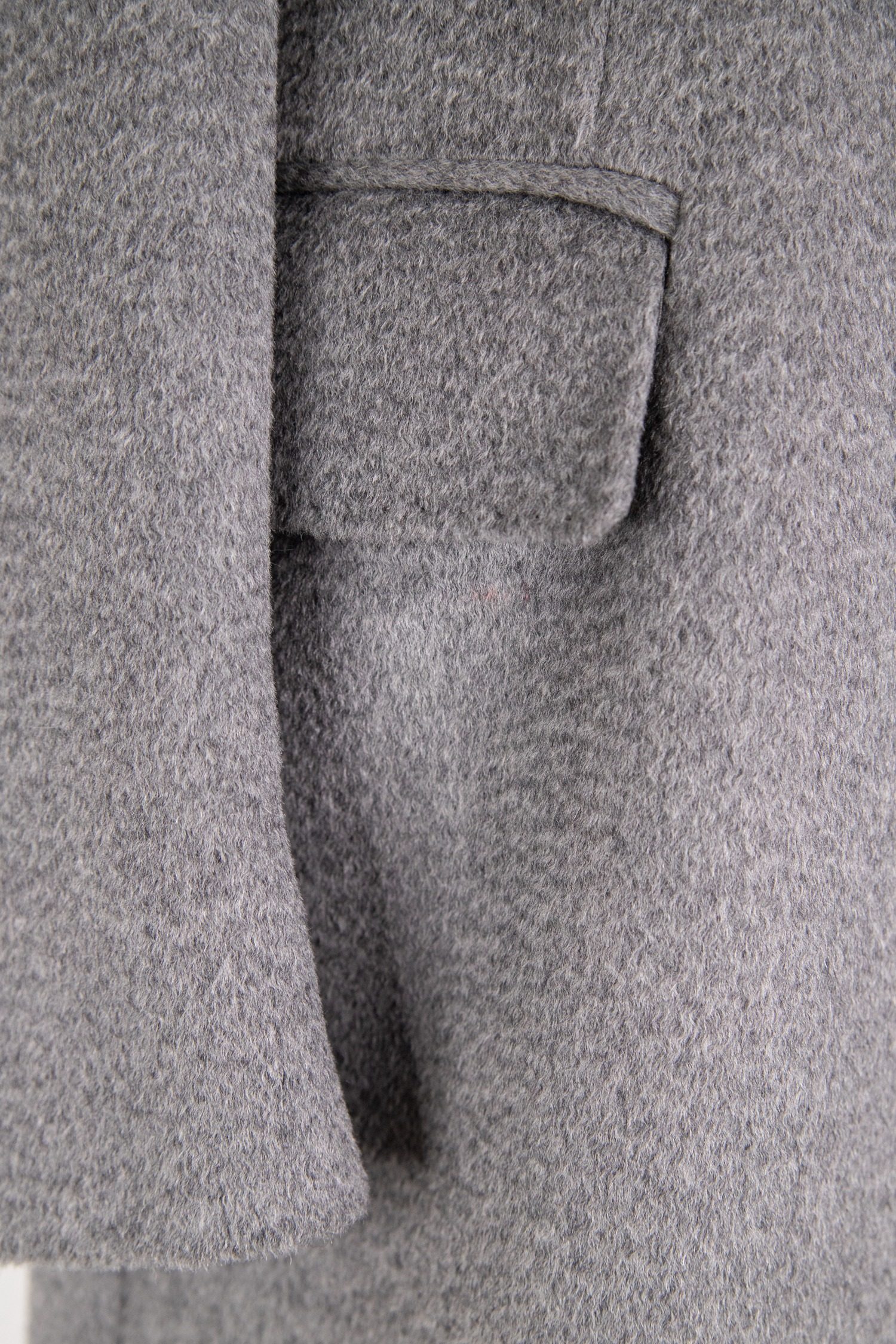 Thumbnail of http://Luigi%20Borrelli%20Napoli%20Mantel%20in%20Grau