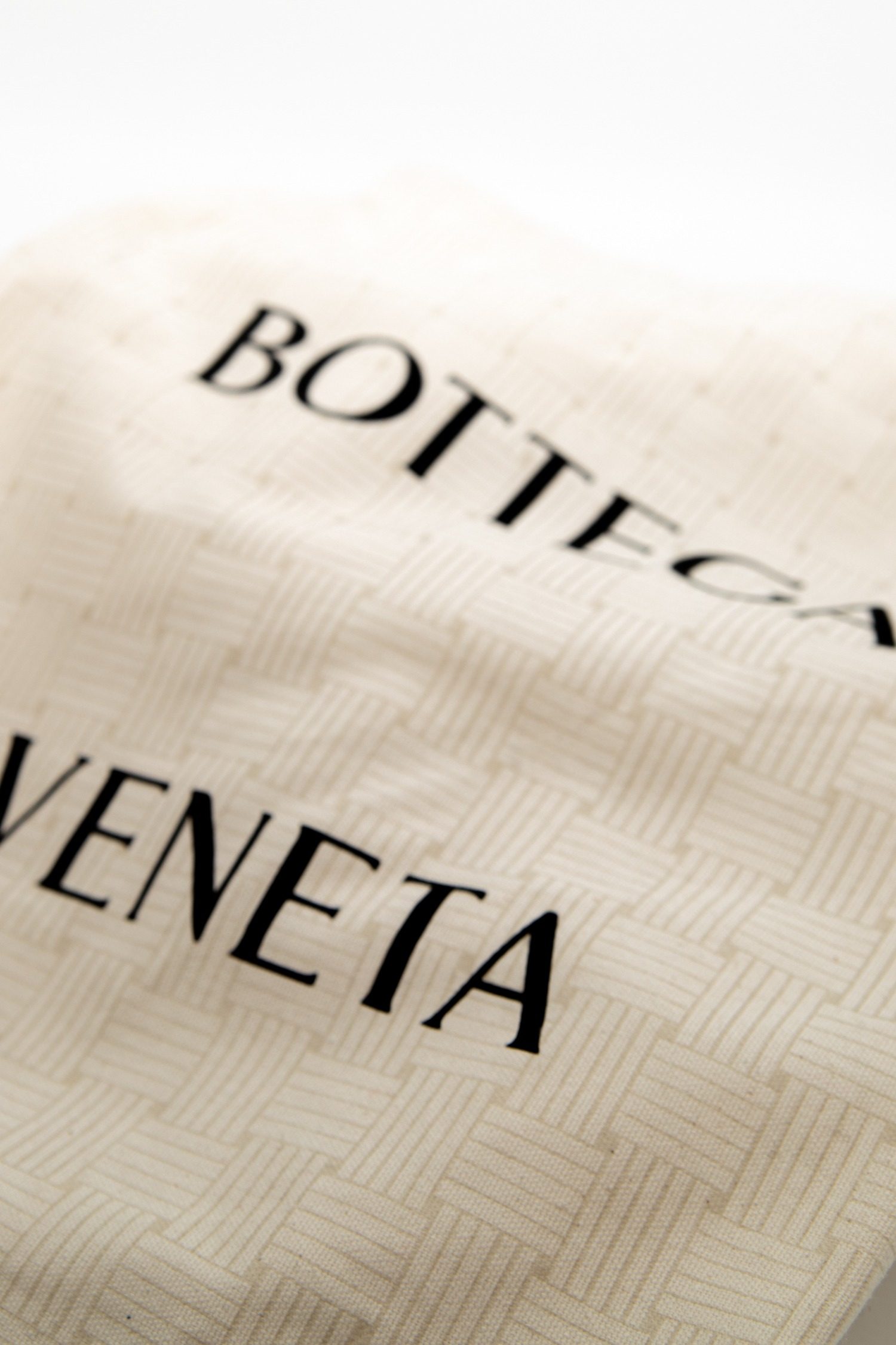 Thumbnail of http://Bottega%20Veneta%20Knot%20Stiefelette%20in%20Ecru%20und%20Gold