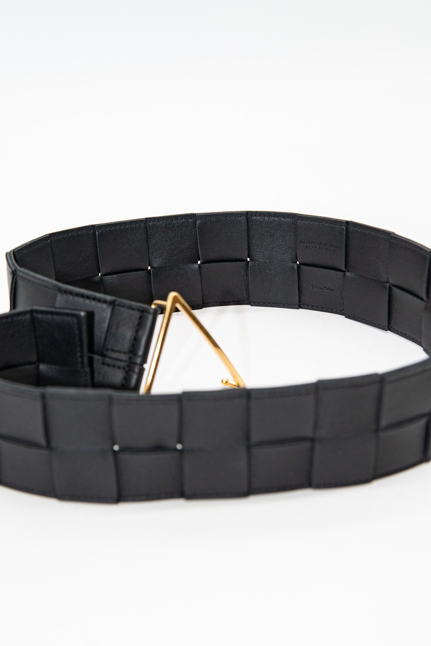 Thumbnail of http://Bottega%20Veneta%20Flechtgürtel%20in%20Schwarz%20und%20Gold