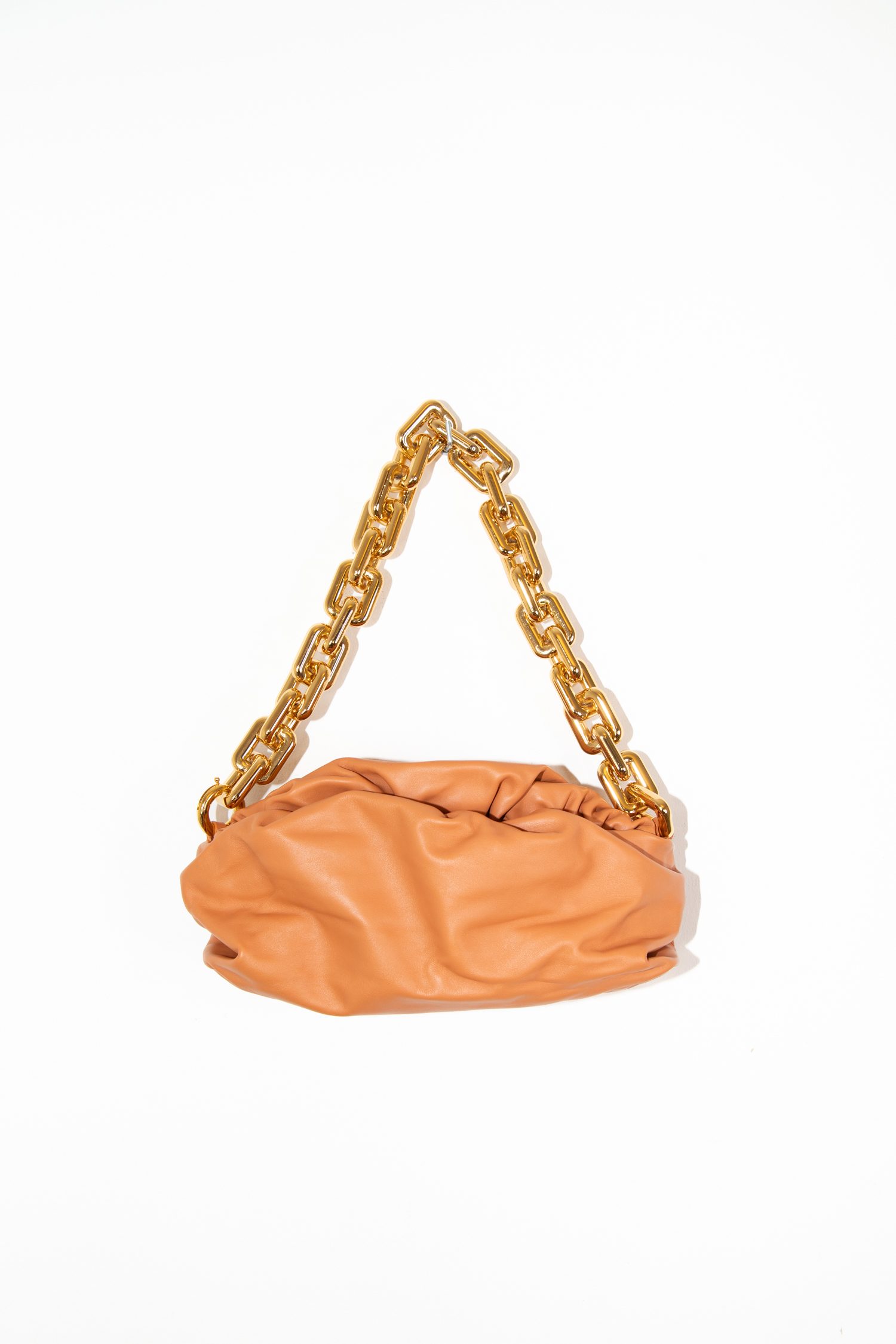 Bottega Veneta "Chain Pouch" Schultertasche in Cognac