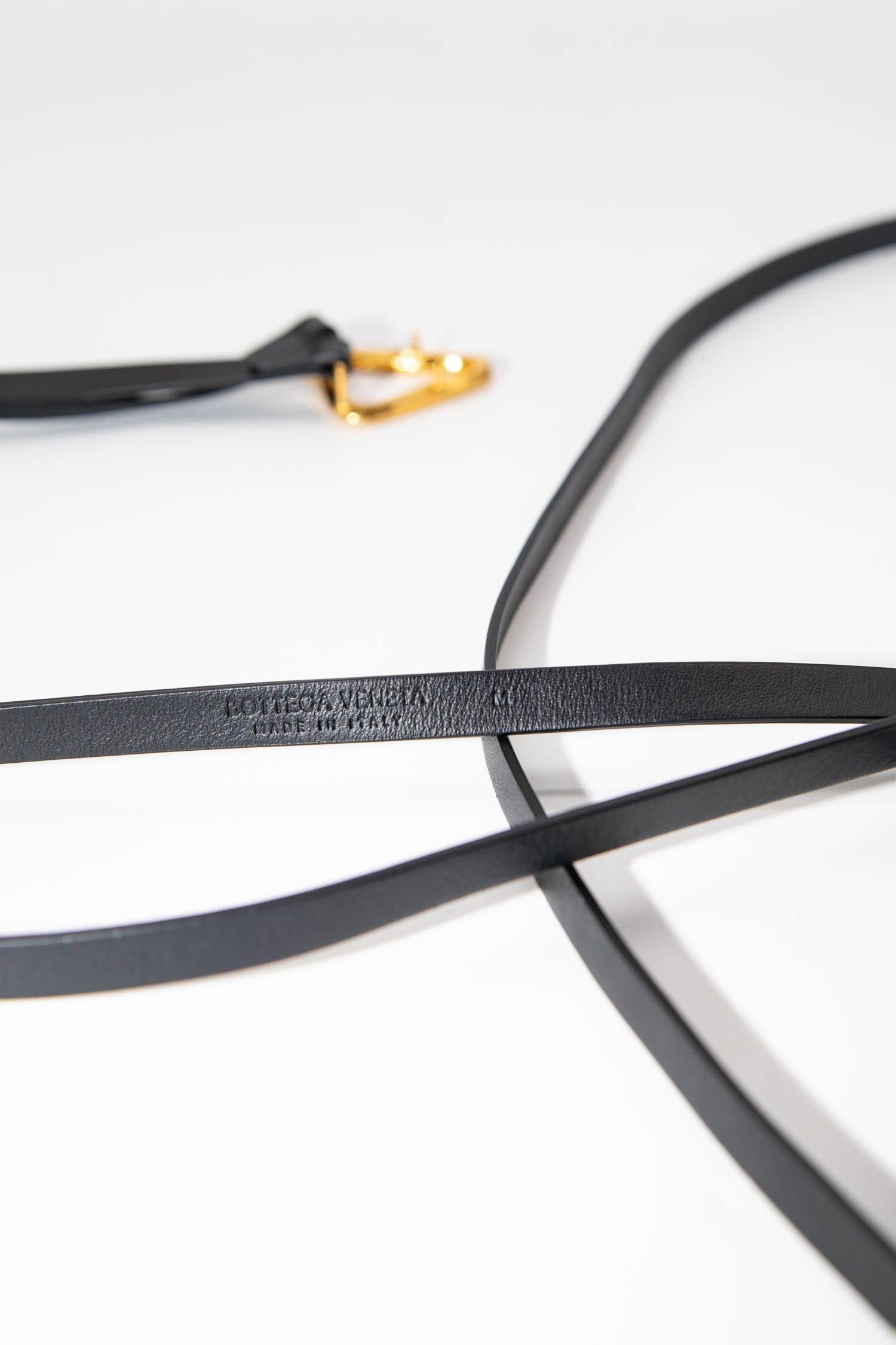 Thumbnail of http://Bottega%20Veneta%20Grasp%20Leather%20Double%20Strap%20Gürtel%20in%20Schwarz