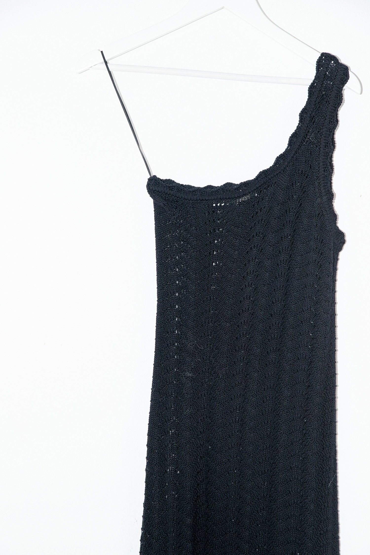 Thumbnail of http://By%20Aylin%20Koenig%20Adeline%20One-Shoulder-Strickkleid%20in%20Schwarz