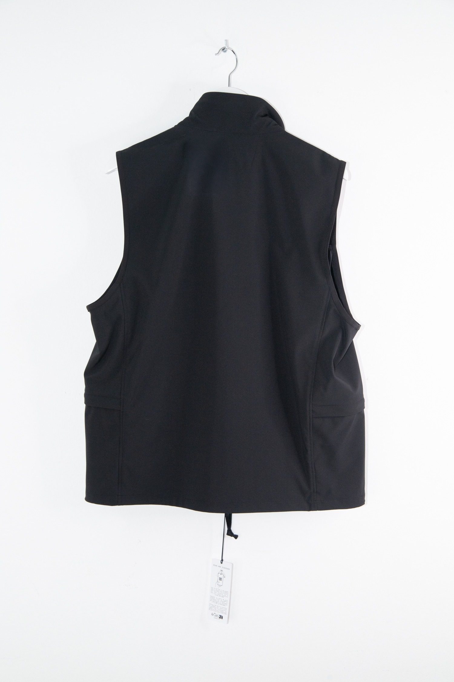 Thumbnail of http://C.P.%20Company%20Shell-R%20Weste%20in%20Schwarz