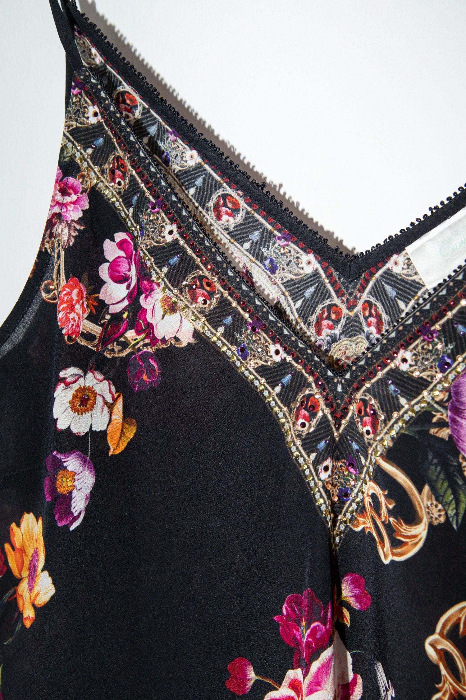 Thumbnail of http://Camilla%20V%20Neck%20Cami%20Mirror%20Mirror%20Top%20in%20Schwarz