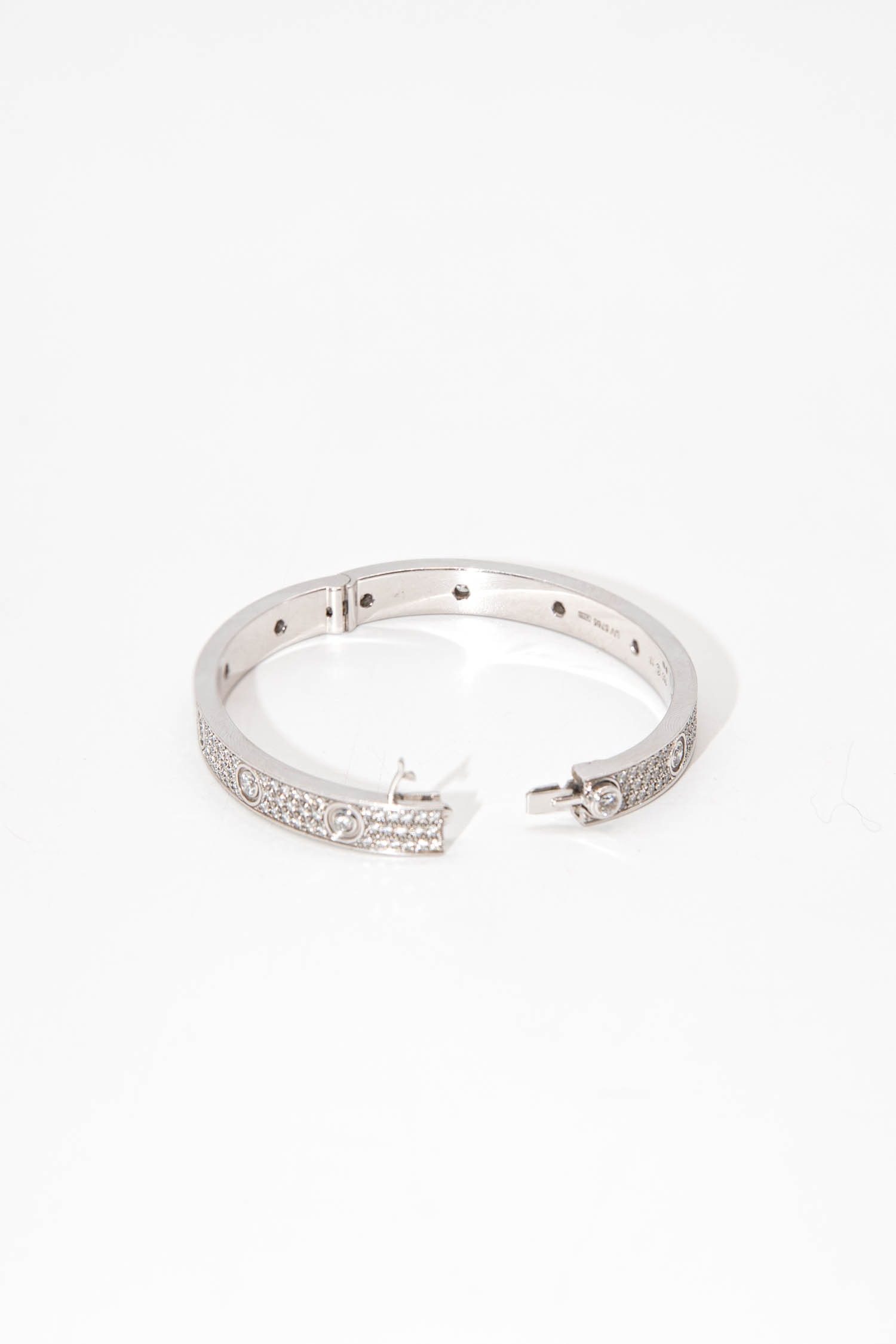 Thumbnail of http://Cartier%20Love%20Armreif%20mit%20Diamanten