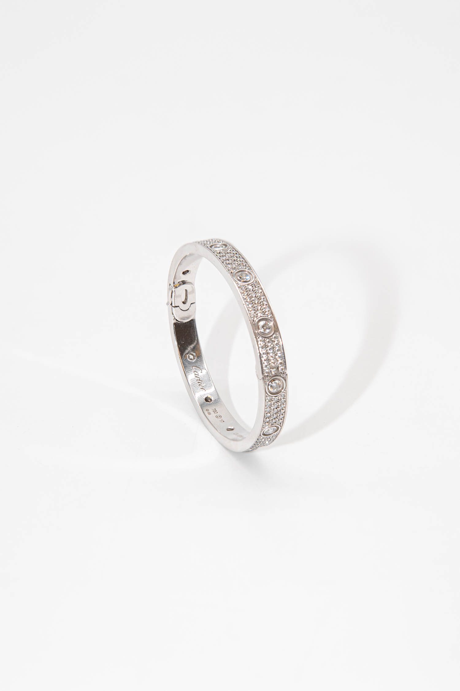 Cartier "Love" Armreif mit Diamanten