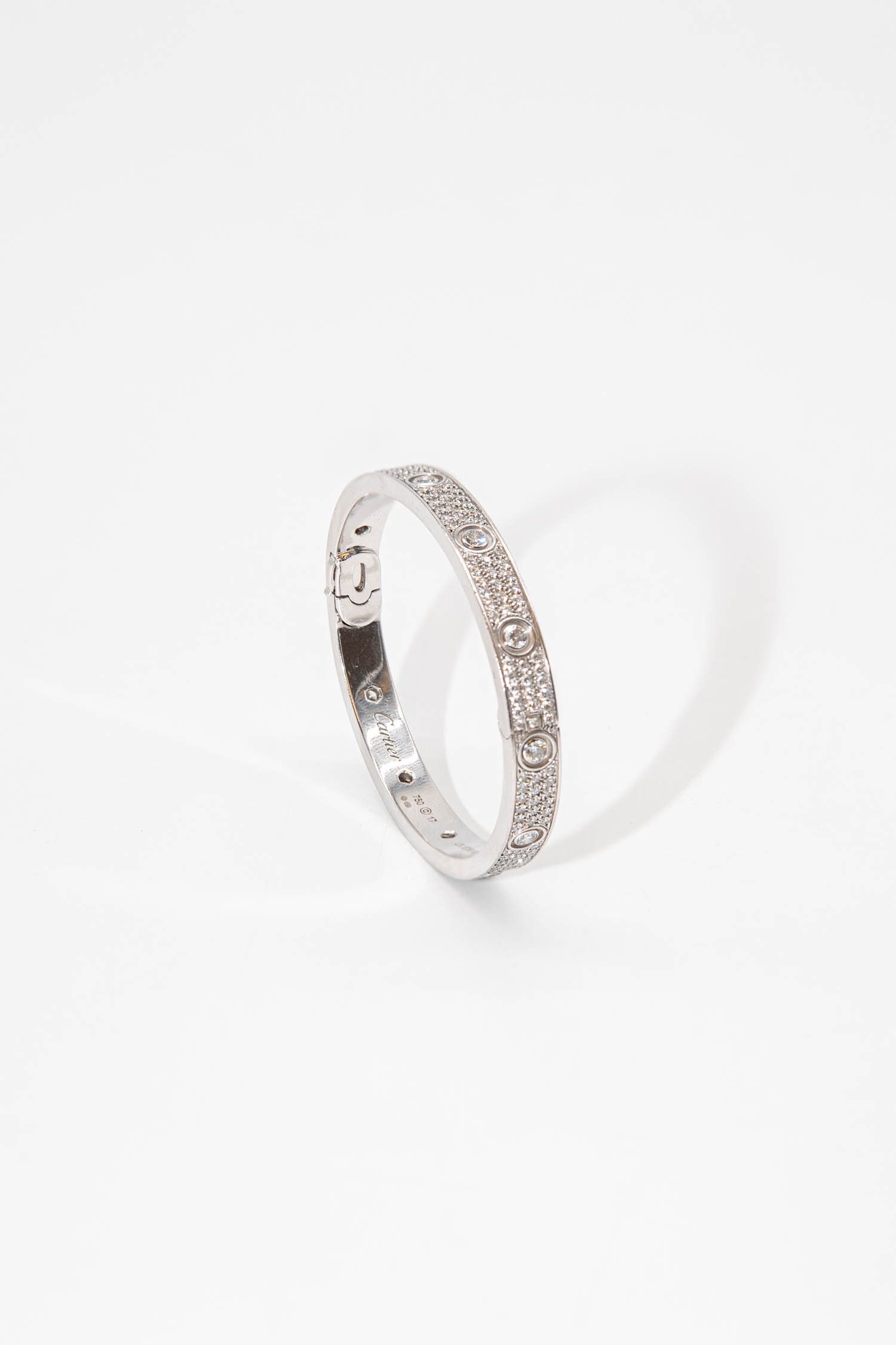 Thumbnail of http://Cartier%20Love%20Armreif%20mit%20Diamanten
