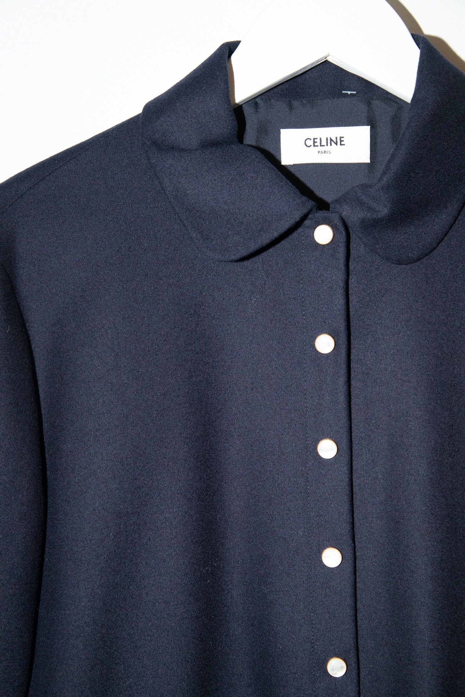 Thumbnail of http://Celine%20Jacke%20aus%20Kaschmir%20in%20Dunkelblau%20und%20Gold