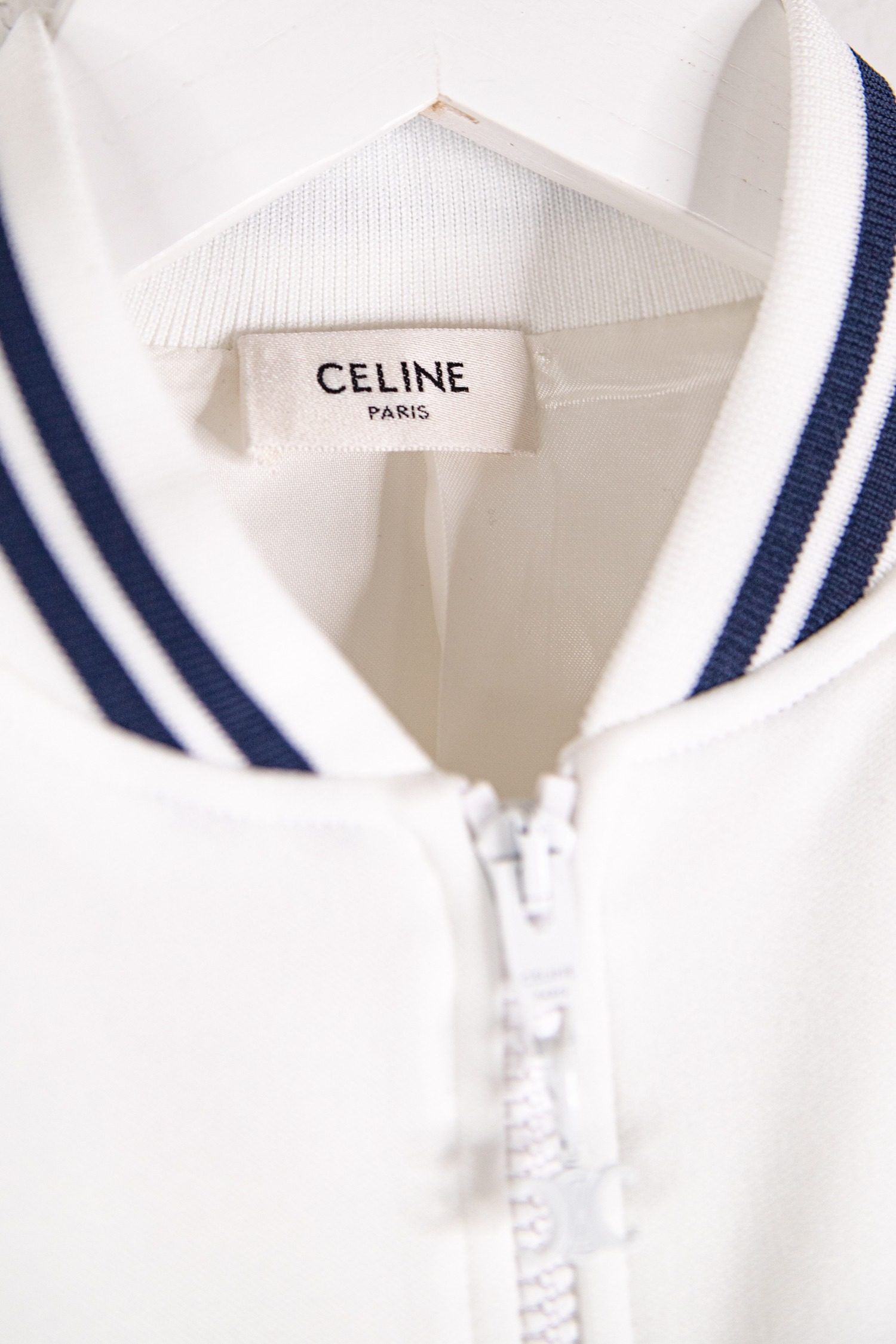 Thumbnail of http://Celine%20Trainingsjacke%20in%20Weiß%20und%20Dunkelblau