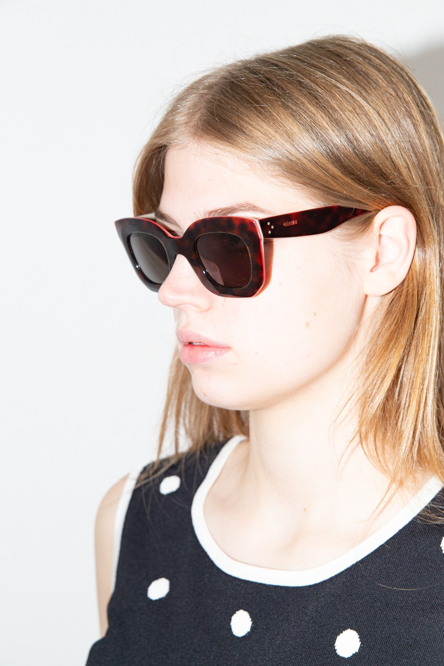 Thumbnail of http://Celine%20Sonnenbrille%20in%20Dunkelbraun%20und%20Rot