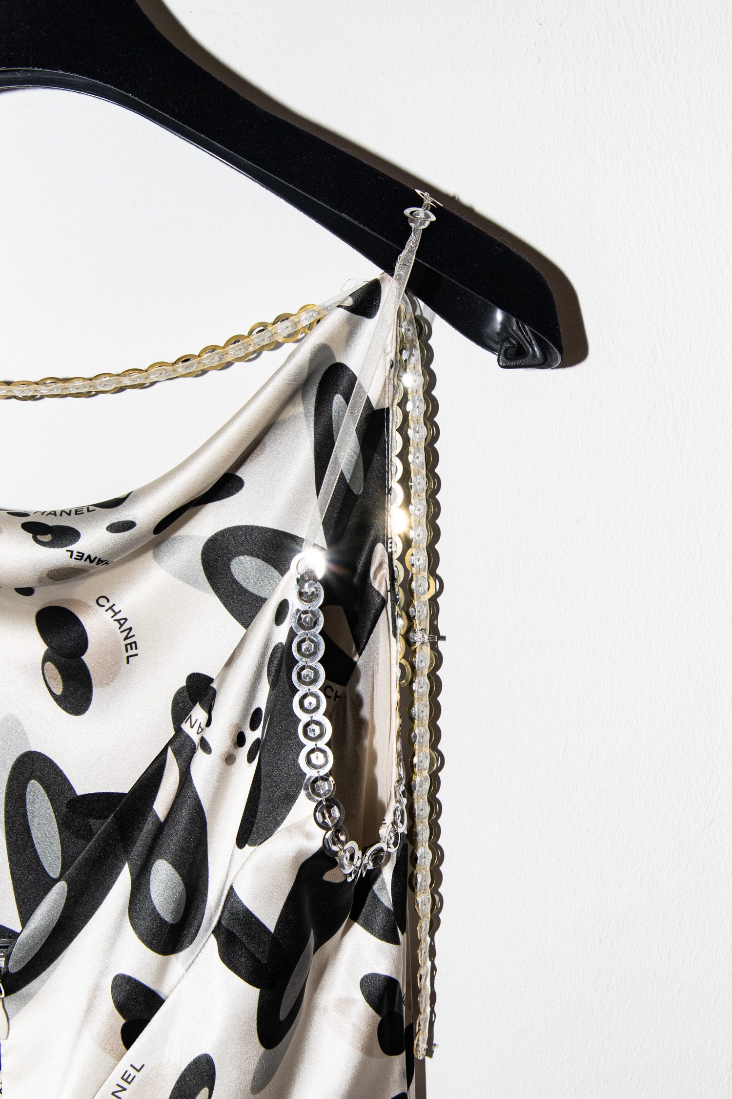 Chanel langes Satinkleid mit Pailletten