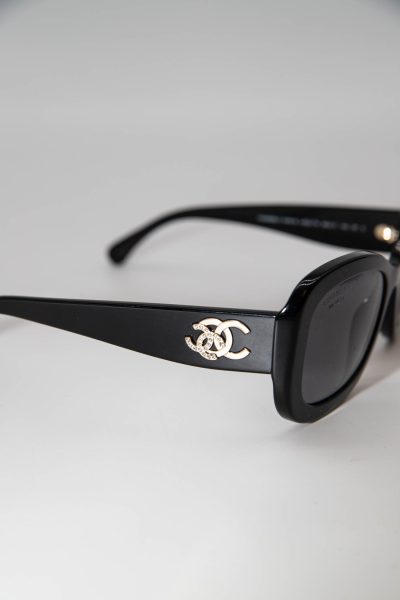 Chanel Sonnenbrille in Schwarz und Gold