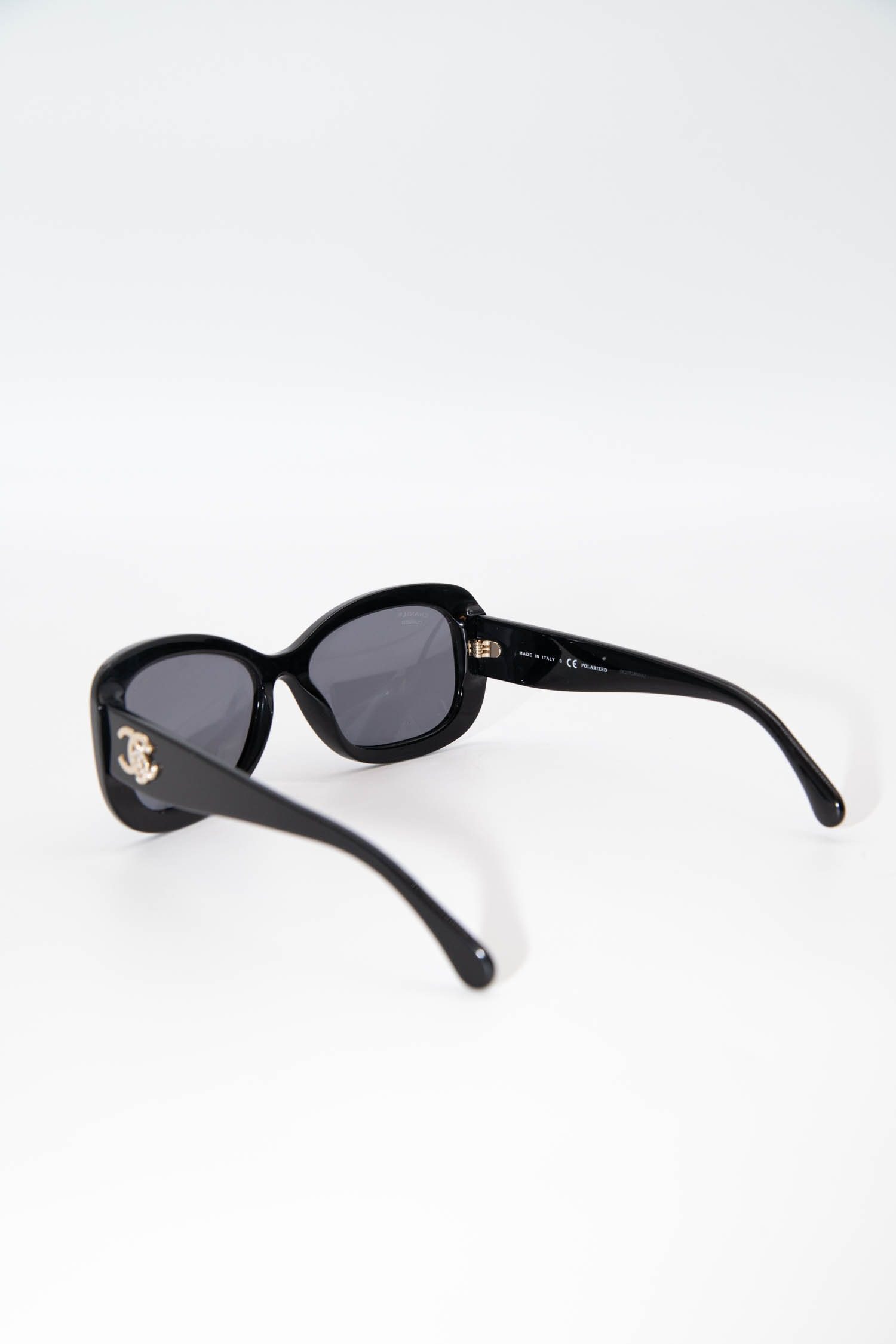 Thumbnail of http://Chanel%20Sonnenbrille%20in%20Schwarz%20und%20Gold