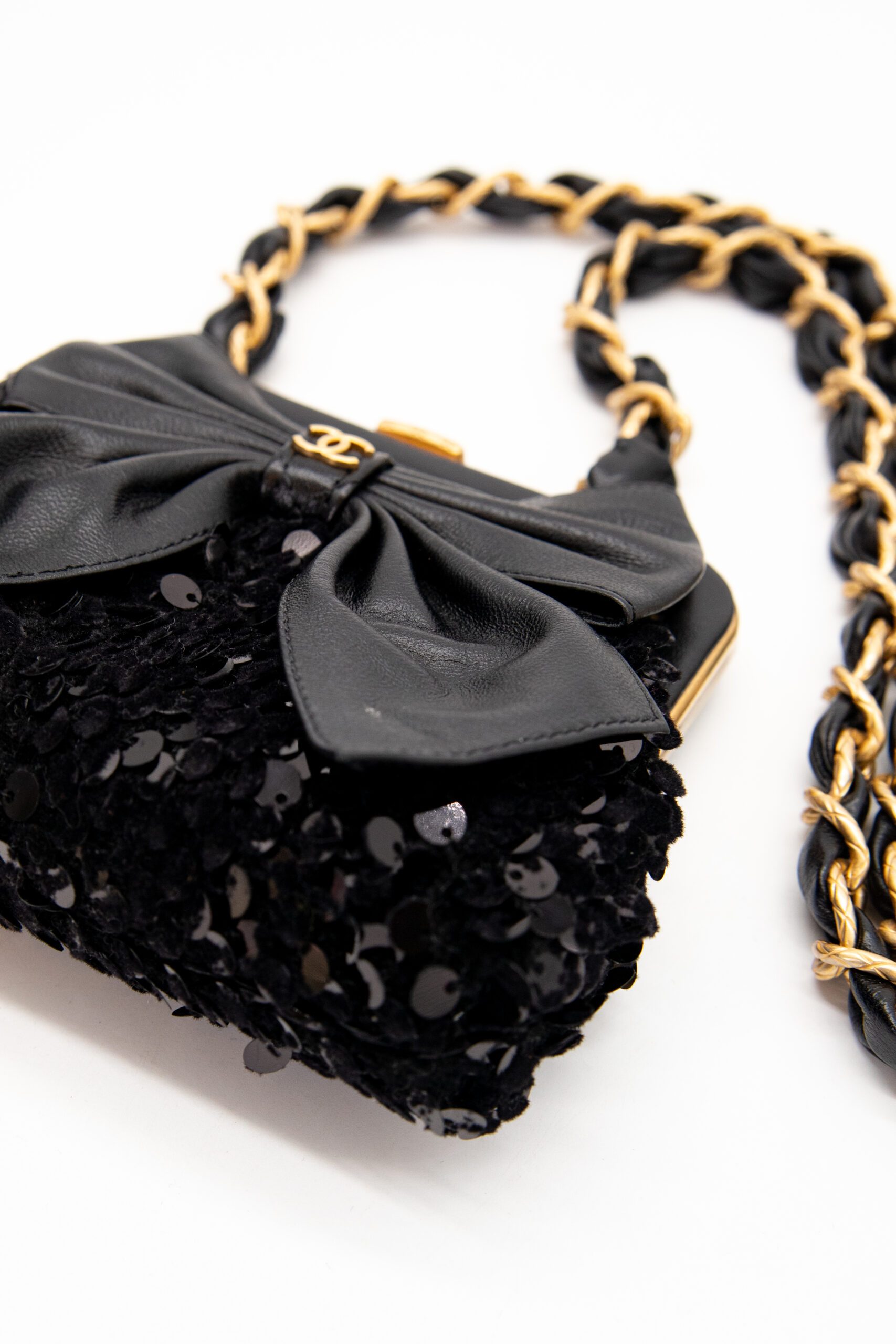 Thumbnail of http://Chanel%20Bow%20Frame%20Clutch%20Umhängetasche%20mit%20Pailletten