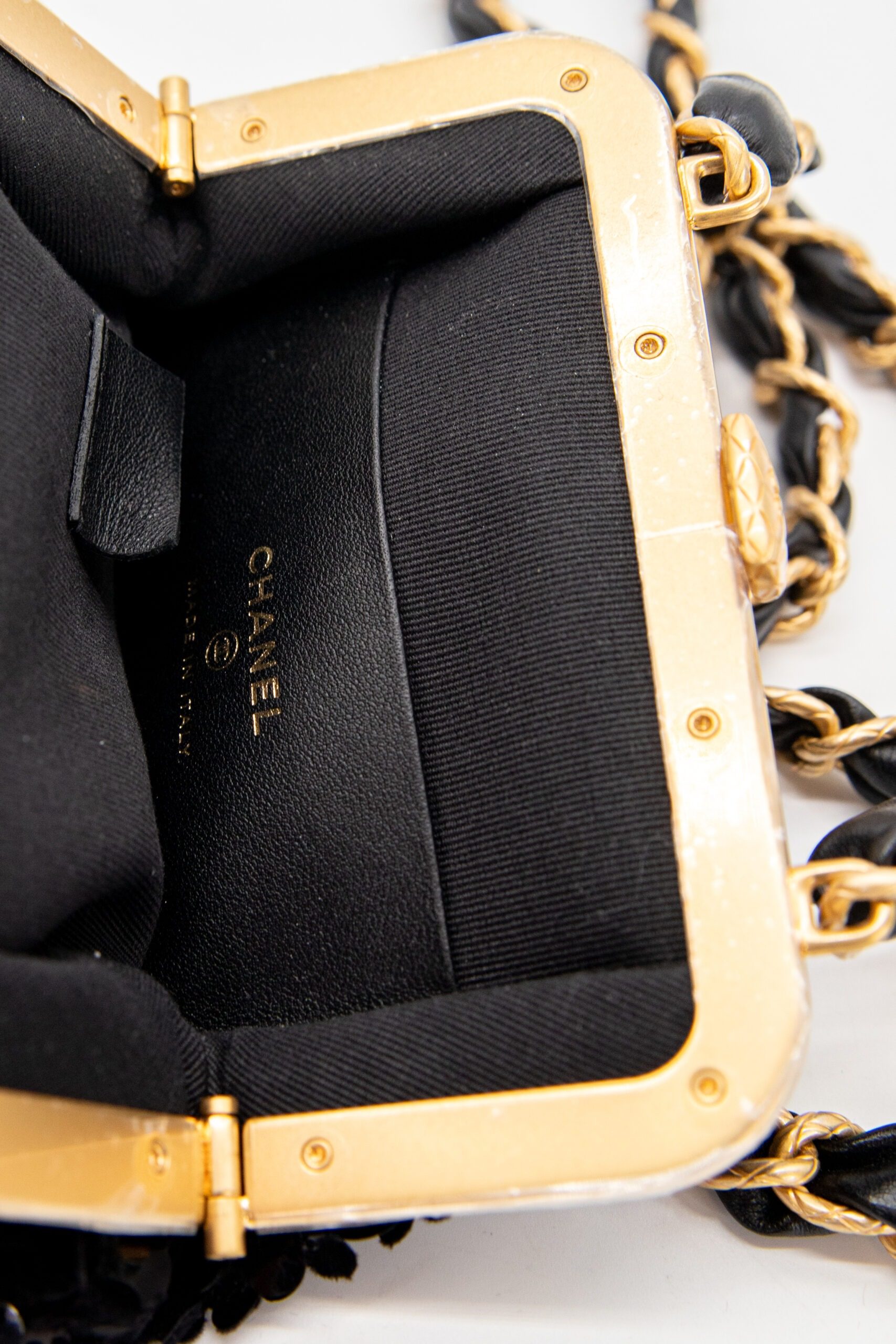 Thumbnail of http://Chanel%20Bow%20Frame%20Clutch%20Umhängetasche%20mit%20Pailletten