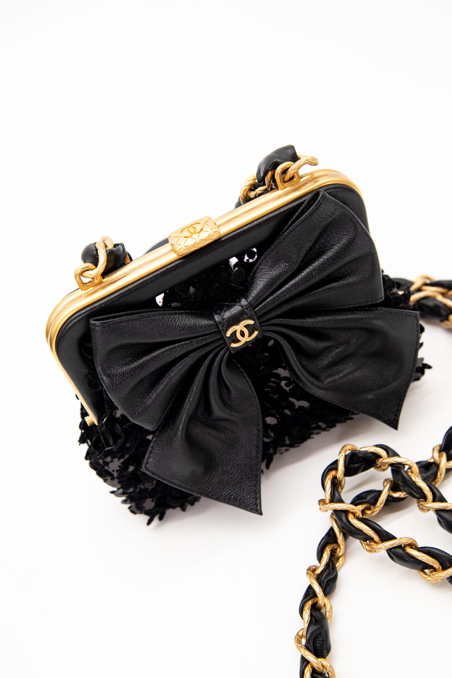 Thumbnail of http://Chanel%20Bow%20Frame%20Clutch%20Umhängetasche%20mit%20Pailletten