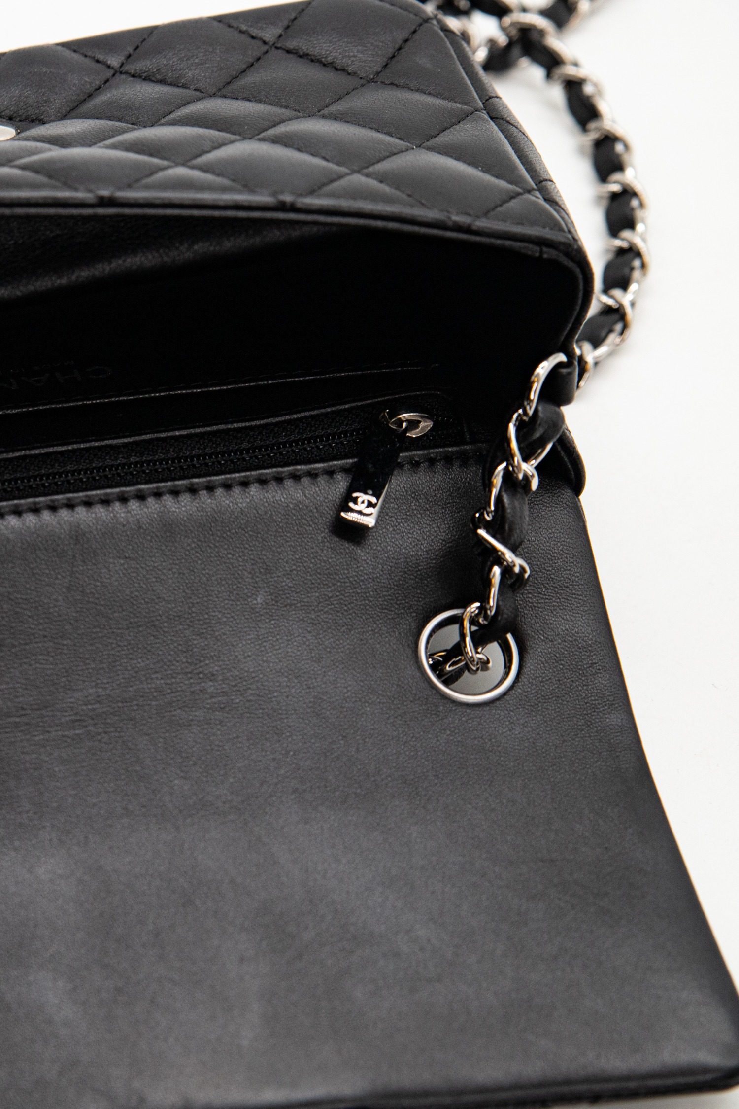 Thumbnail of http://Chanel%20Flap%20Bag%2020%20Schultertasche%20in%20Schwarz