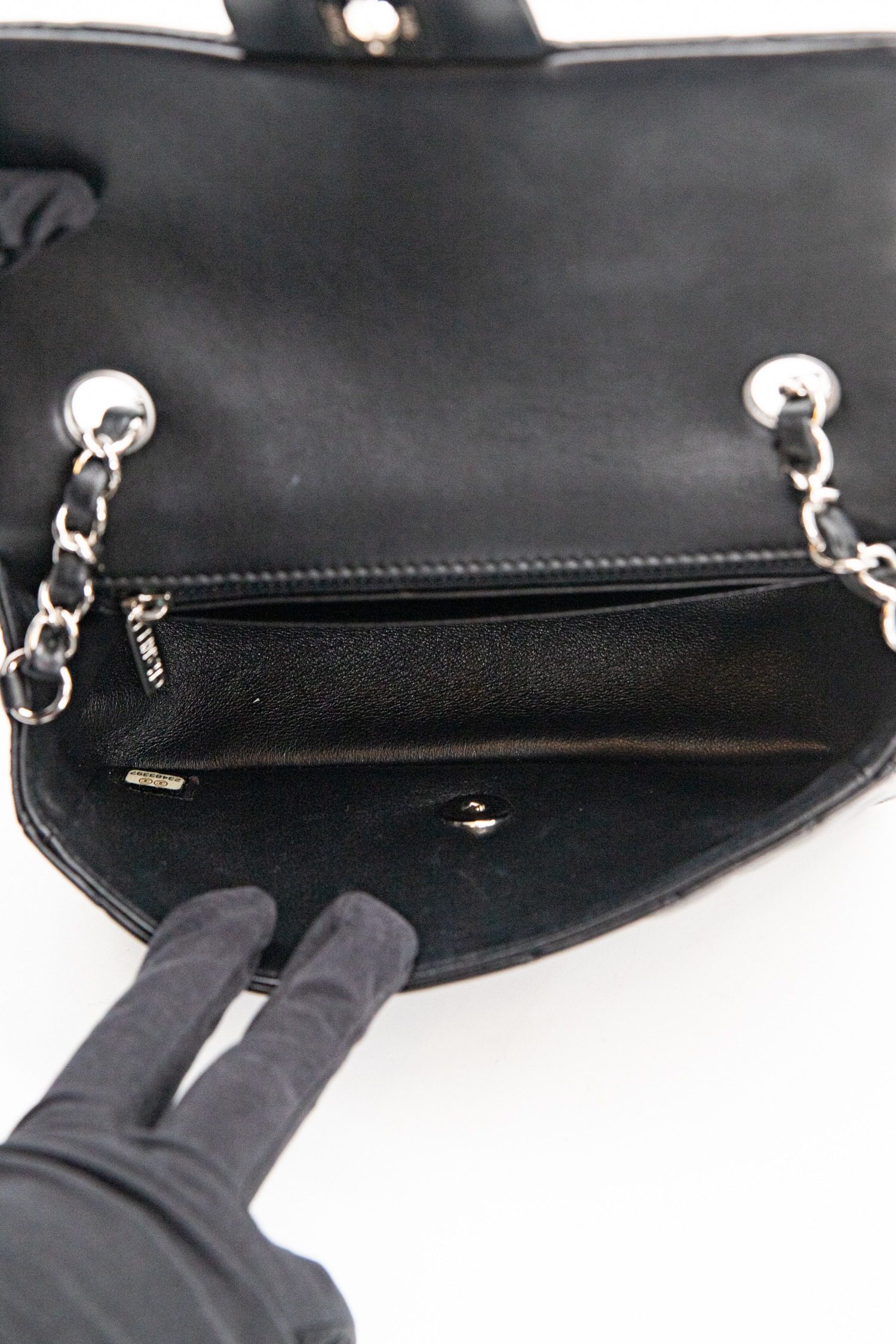 Thumbnail of http://Chanel%20Flap%20Bag%2020%20Schultertasche%20in%20Schwarz