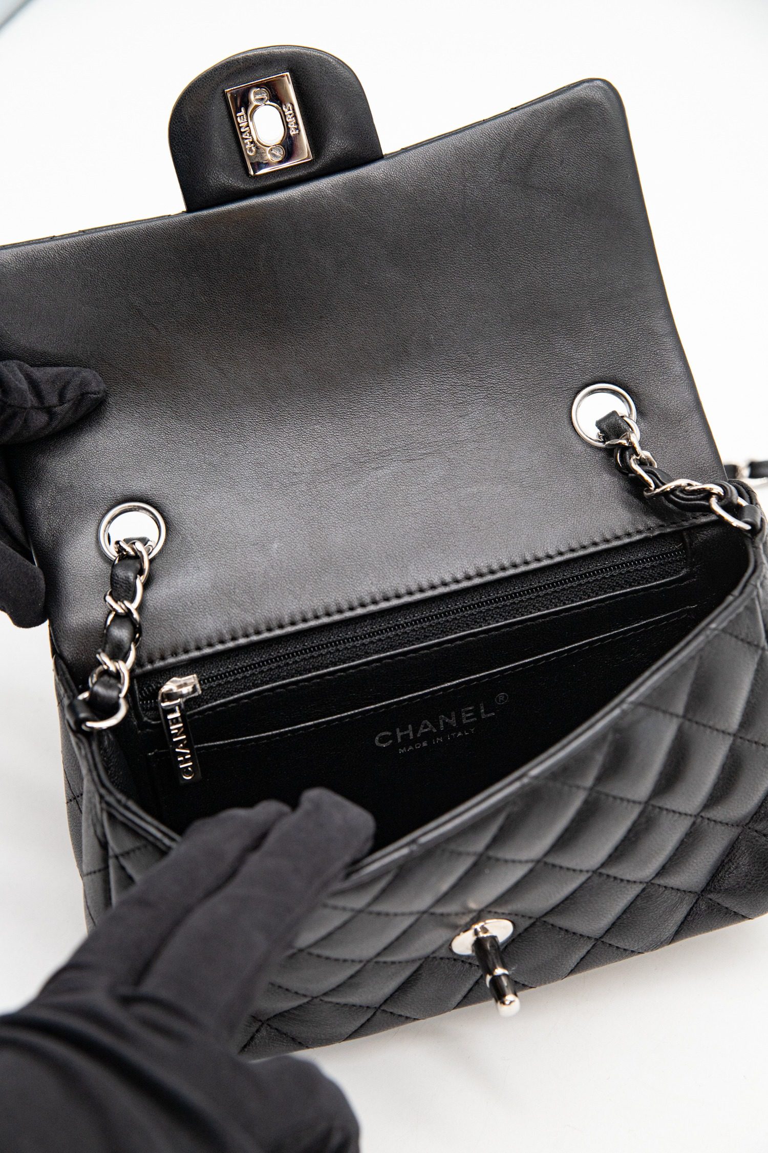 Thumbnail of http://Chanel%20Flap%20Bag%2020%20Schultertasche%20in%20Schwarz