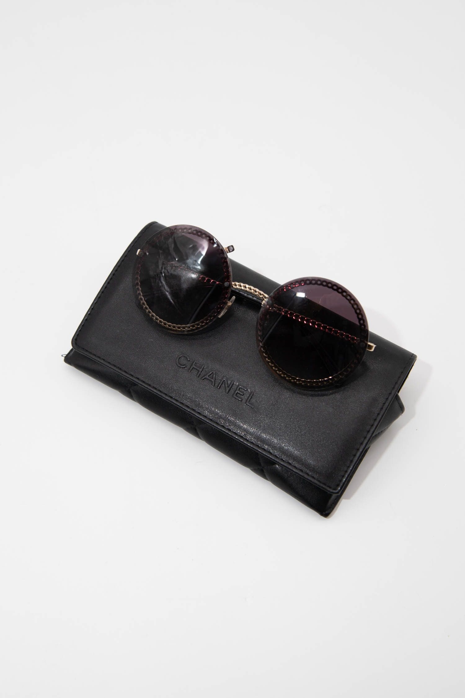 Thumbnail of http://Chanel%204245%20Sonnenbrille%20mit%20runden%20Gläsern%20in%20Schwarz