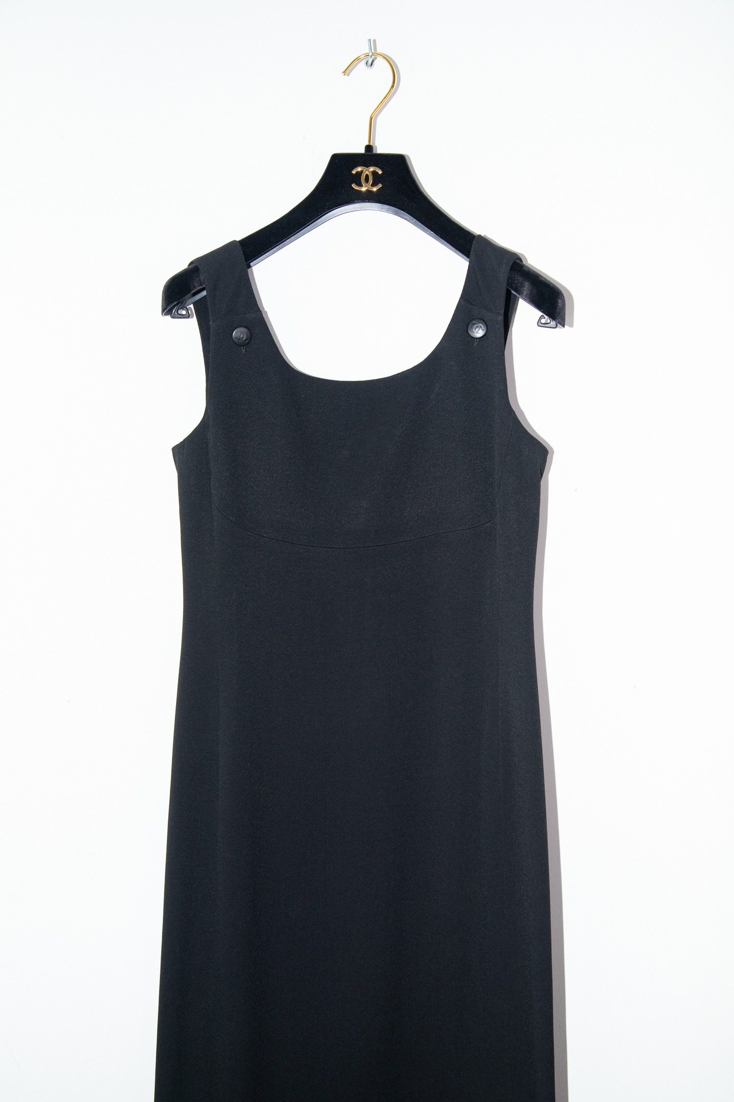 Thumbnail of http://Chanel%20gerades%20Maxikleid%20mit%20Knöpfen%20in%20Schwarz