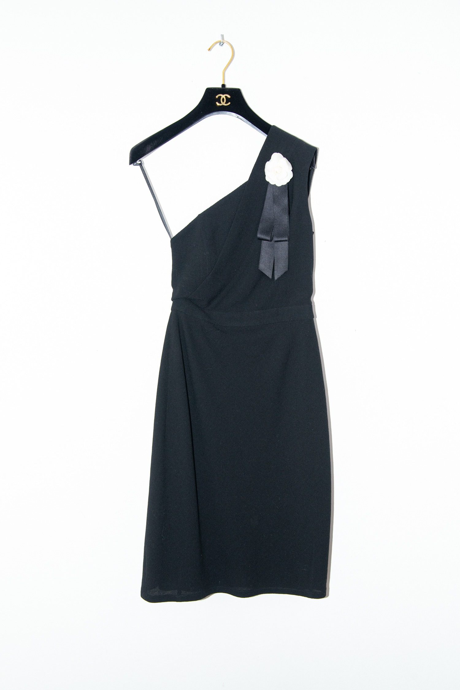 Thumbnail of http://Chanel%20Vintage%20One-Shoulder%20Kleid%20in%20Schwarz