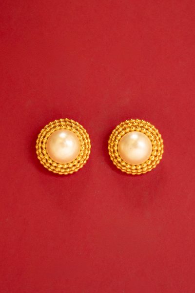 Chanel Vintage Ohrclips in Gold und Ecru