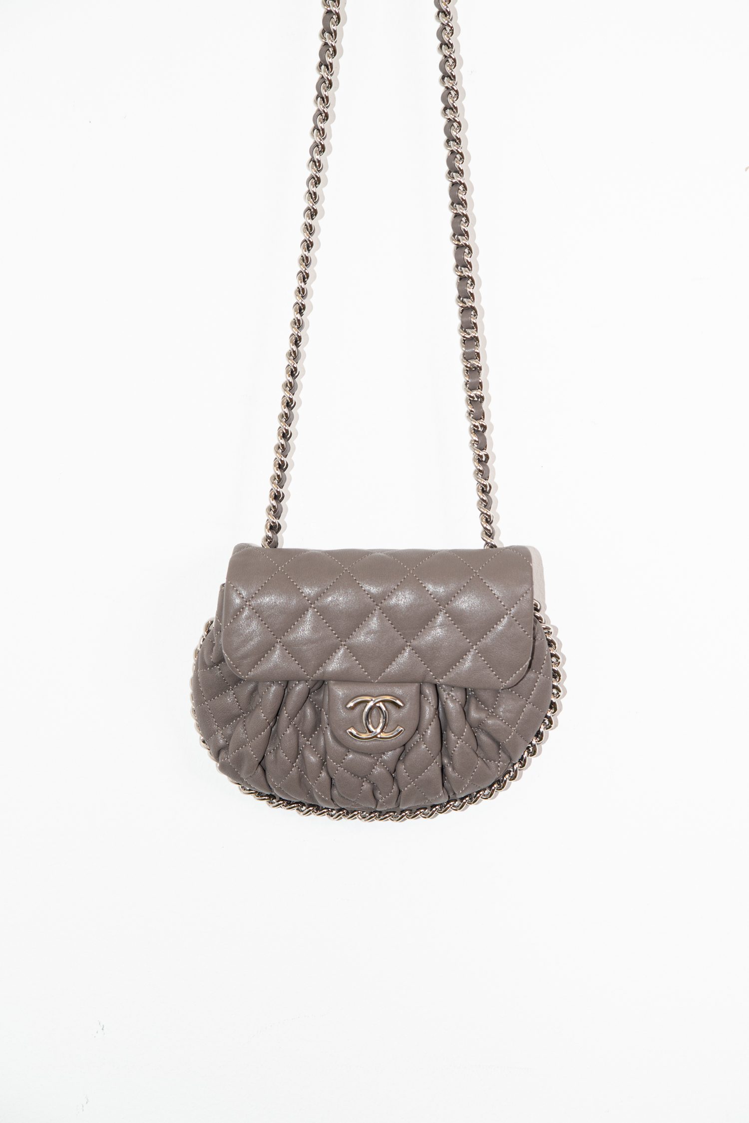 Chanel "Quilted Chain Around" Umhängetasche in Taupe