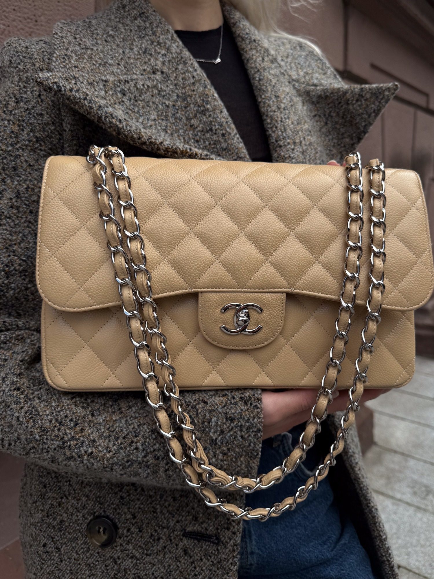 Thumbnail of http://Chanel%20Classic%20Double%20Flap%20Bag%20Schultertasche%20Large%20in%20Beige