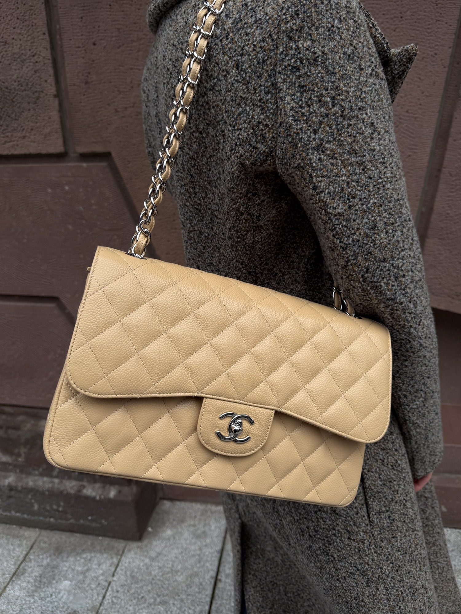 Thumbnail of http://Chanel%20Classic%20Double%20Flap%20Bag%20Schultertasche%20Large%20in%20Beige