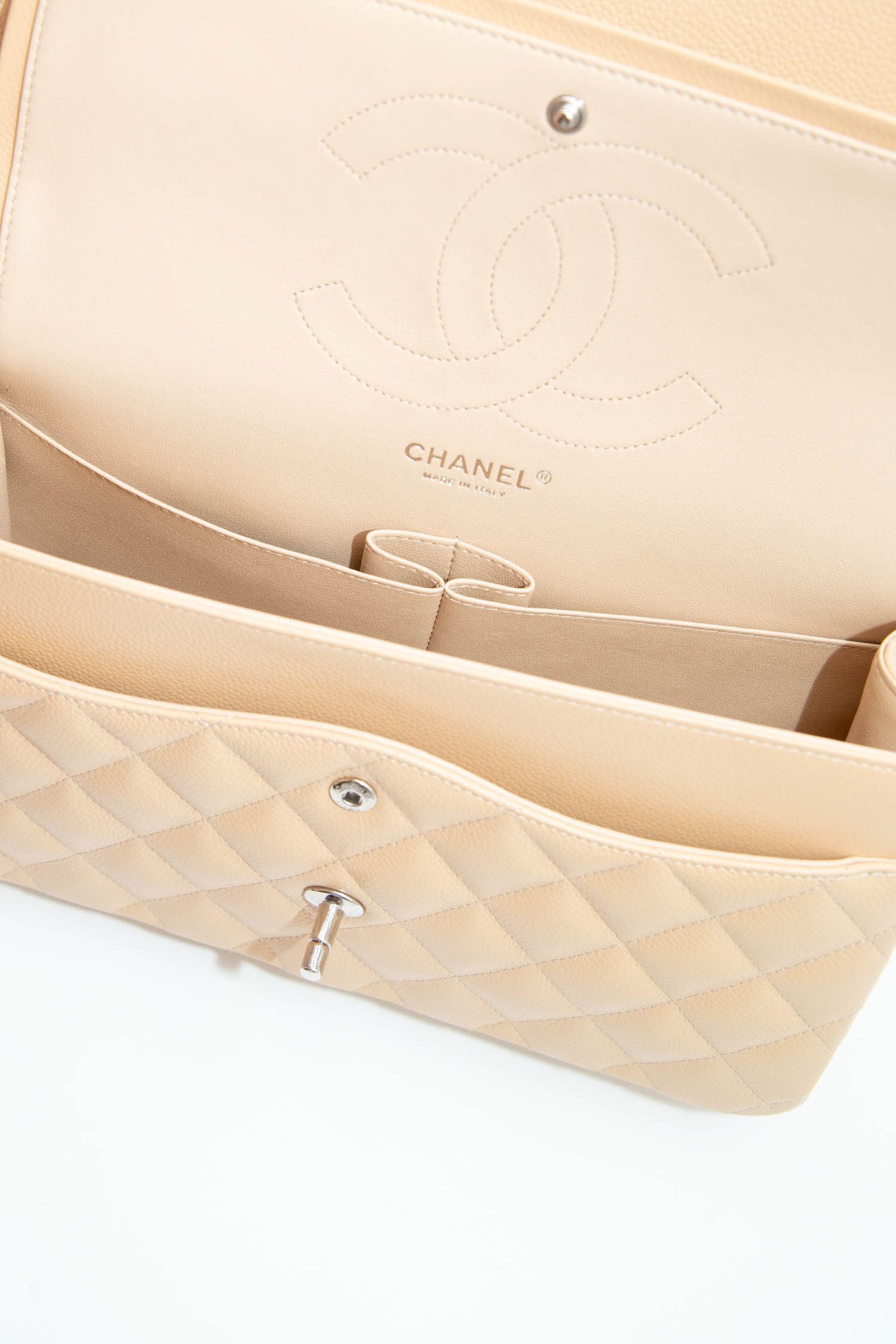 Thumbnail of http://Chanel%20Classic%20Double%20Flap%20Bag%20Schultertasche%20Large%20in%20Beige
