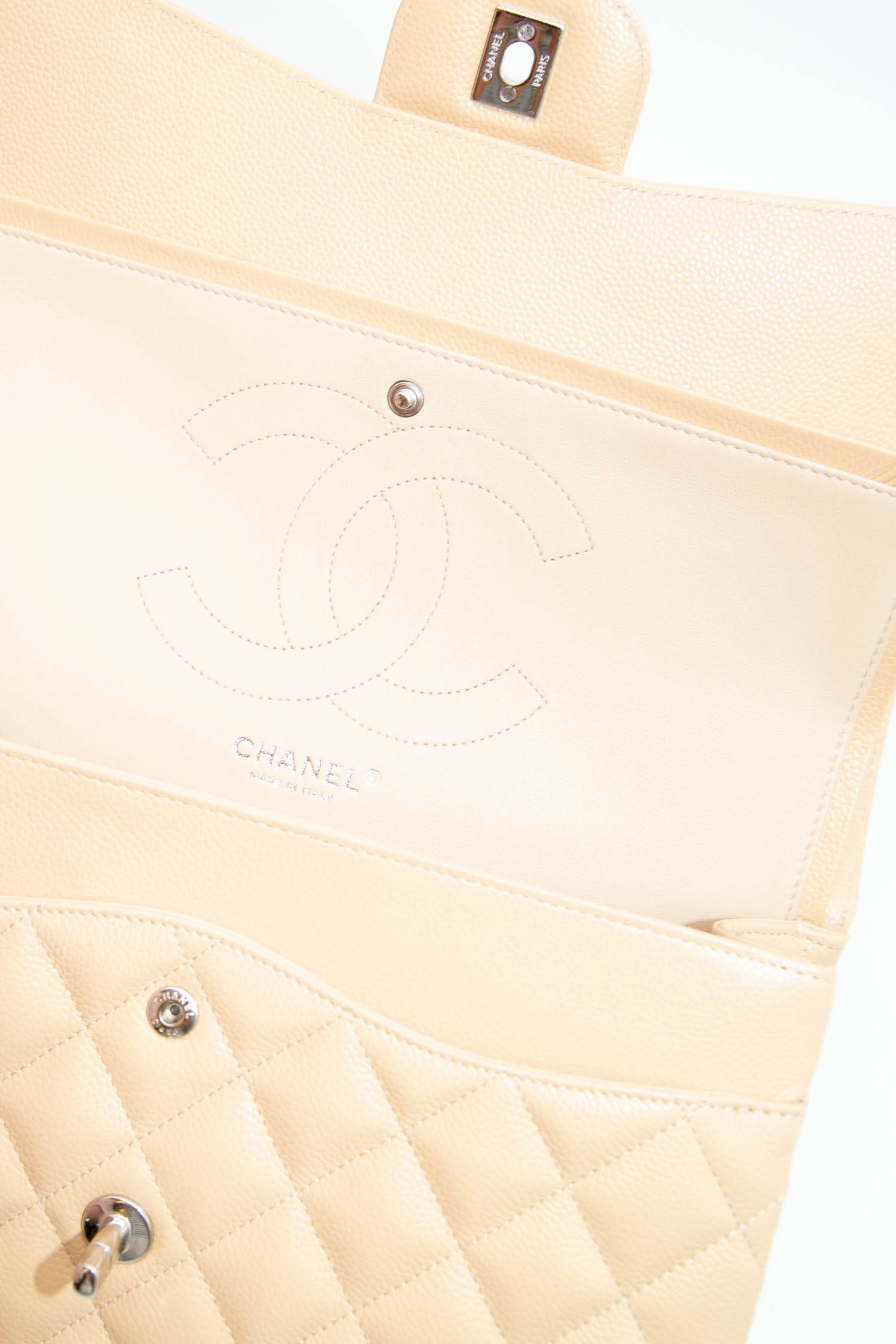 Thumbnail of http://Chanel%20Classic%20Double%20Flap%20Bag%20Schultertasche%20Large%20in%20Beige