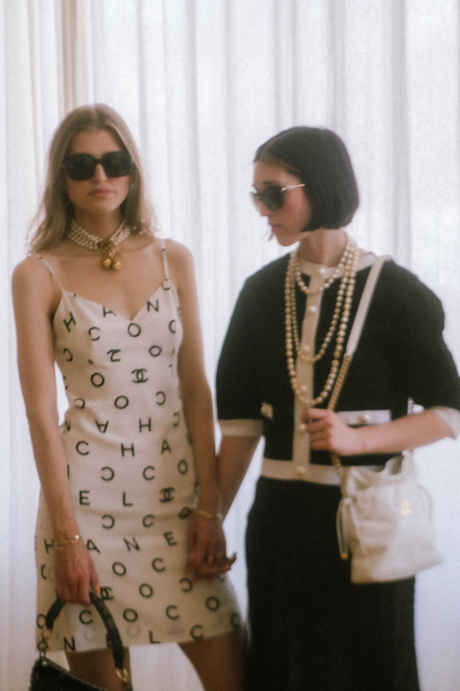 Chanel Vintage Kostüm aus Mantel und Kleid in Cremeweiß