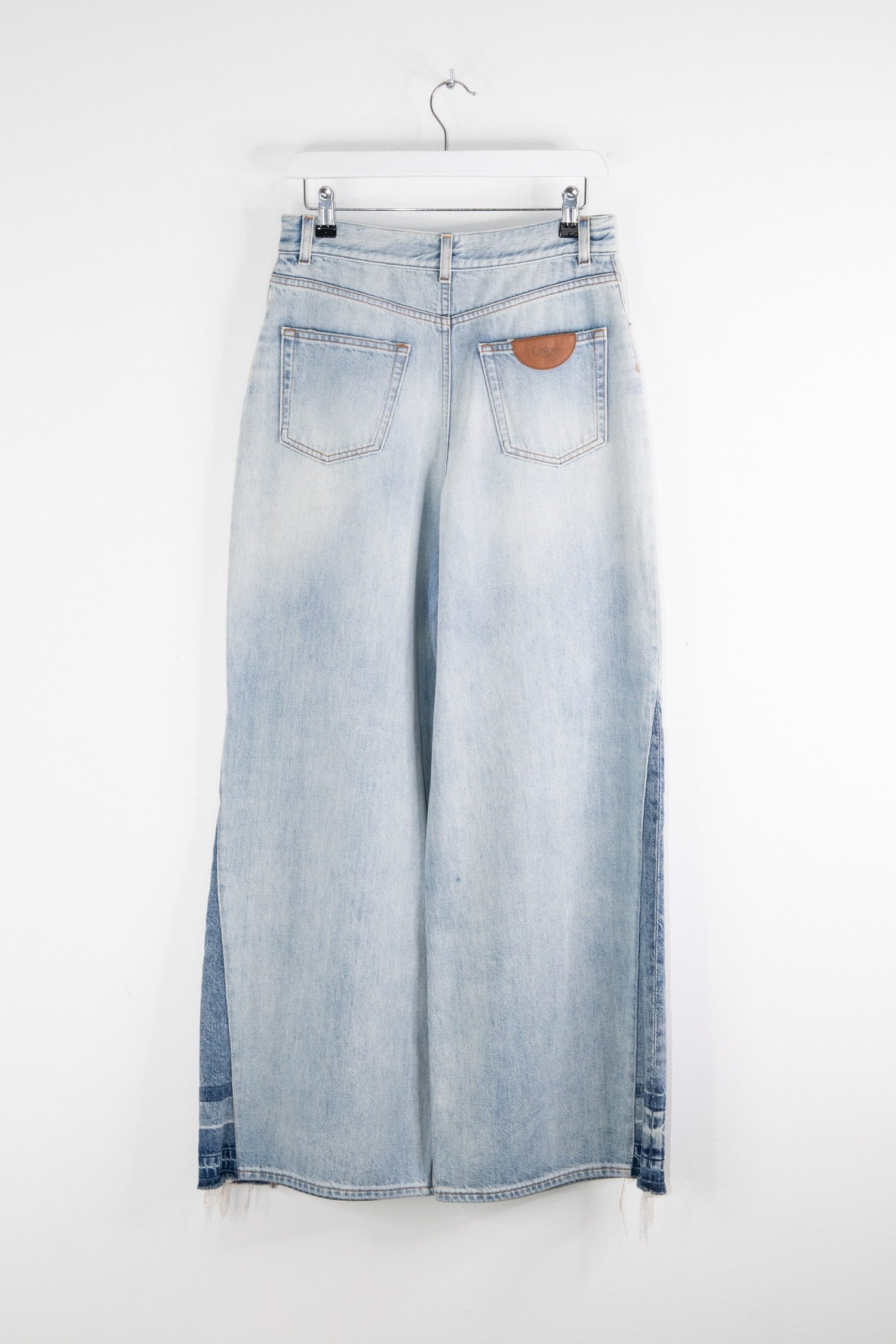 Thumbnail of http://Chloe%20Jeans%20mit%20weitem%20Bein%20in%20Hellblau