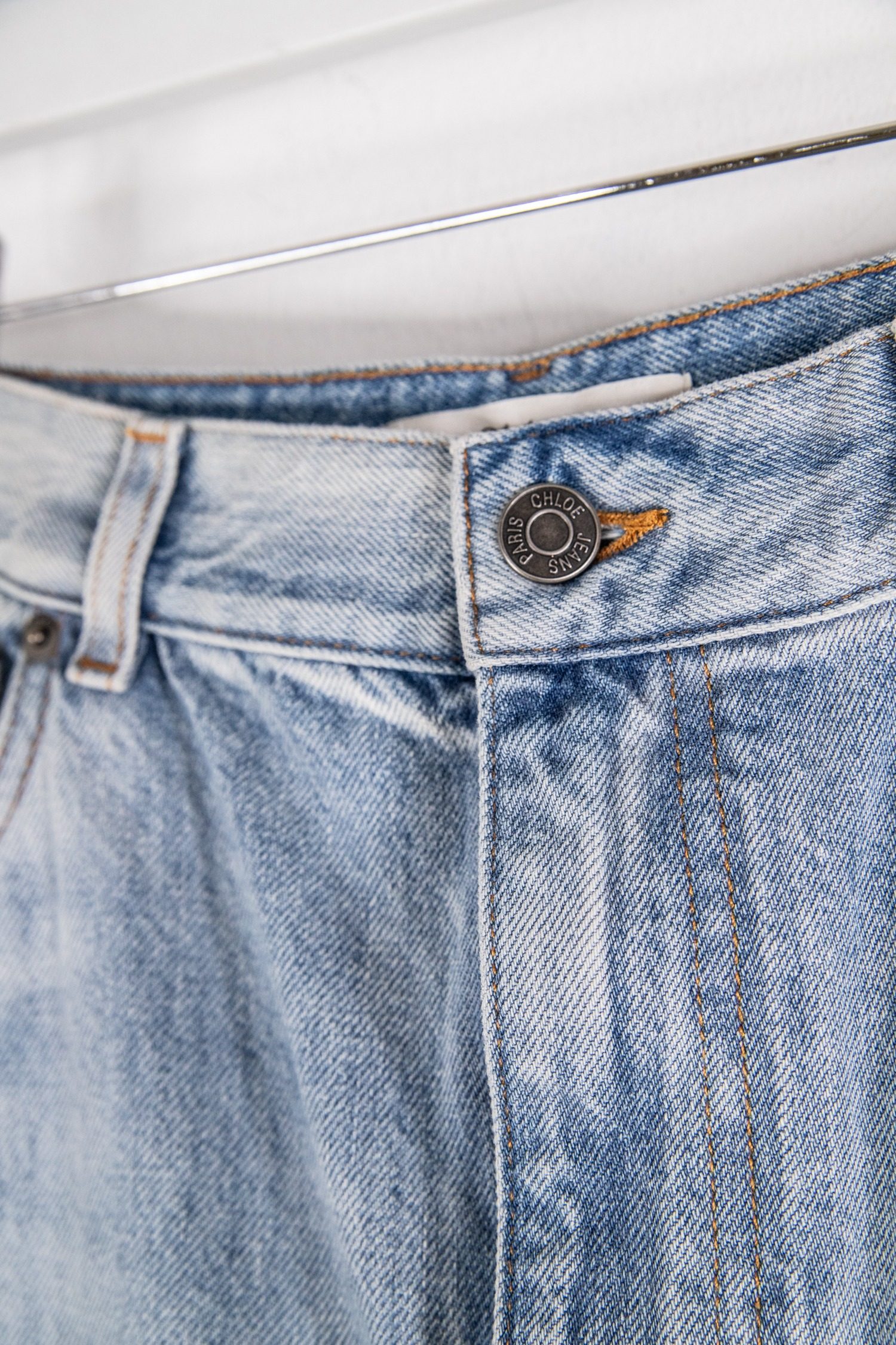 Thumbnail of http://Chloe%20Jeans%20mit%20weitem%20Bein%20in%20Hellblau