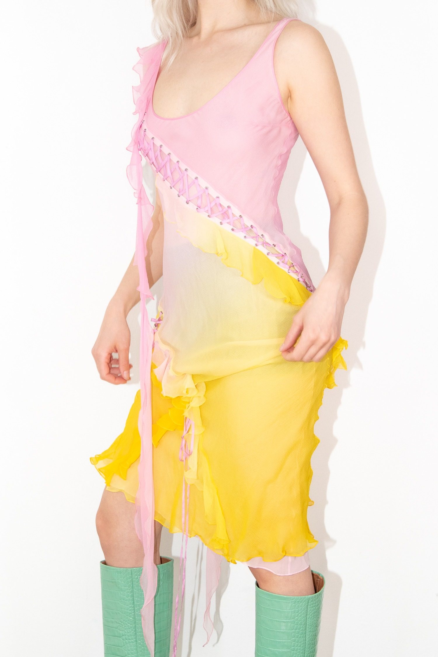 Thumbnail of http://Christian%20Dior%20Ombre%20Midikleid%20mit%20Schnürung%20in%20Rosa%20und%20Gelb