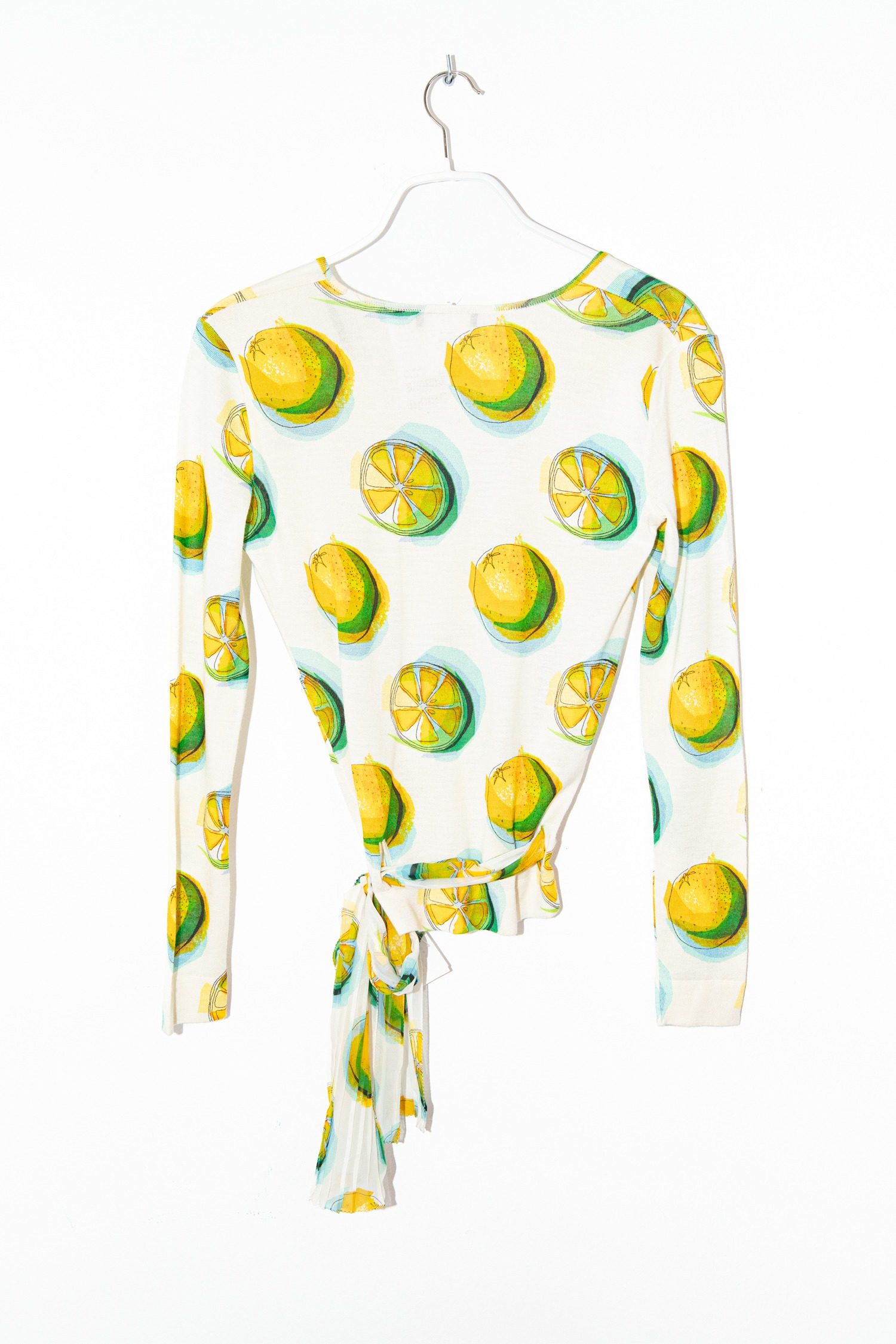 Thumbnail of http://Dior%20Pullover%20aus%20Feinstrick%20mit%20Zitronenprint%20in%20Ecru%20und%20Gelb